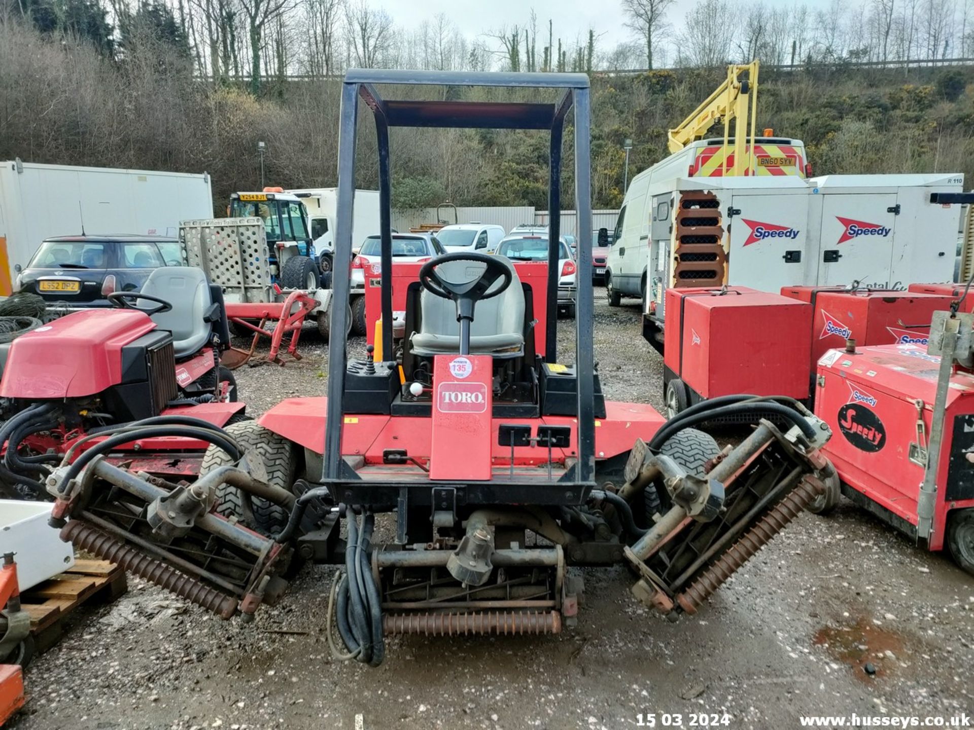 TORO REELMASTER 5500D 5 GANG MOWER (NO KEY BUT WAS DRIVEN INTO PLACE) - Bild 2 aus 8