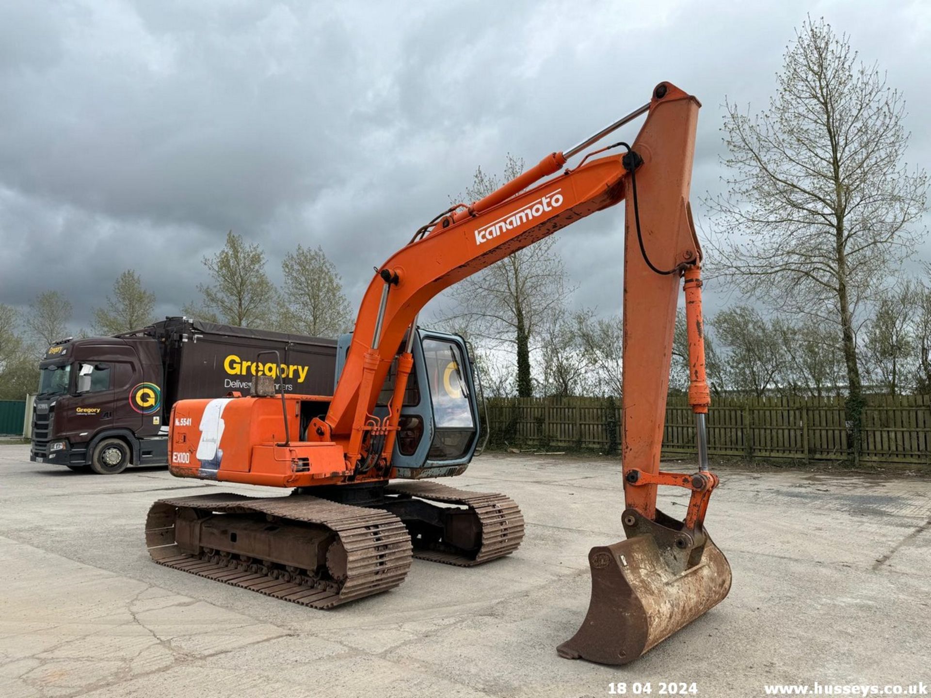 HITACHI EX100-3 EXCAVATOR 8100HRS ON 800MM STEEL TRACK PADS - Image 6 of 21