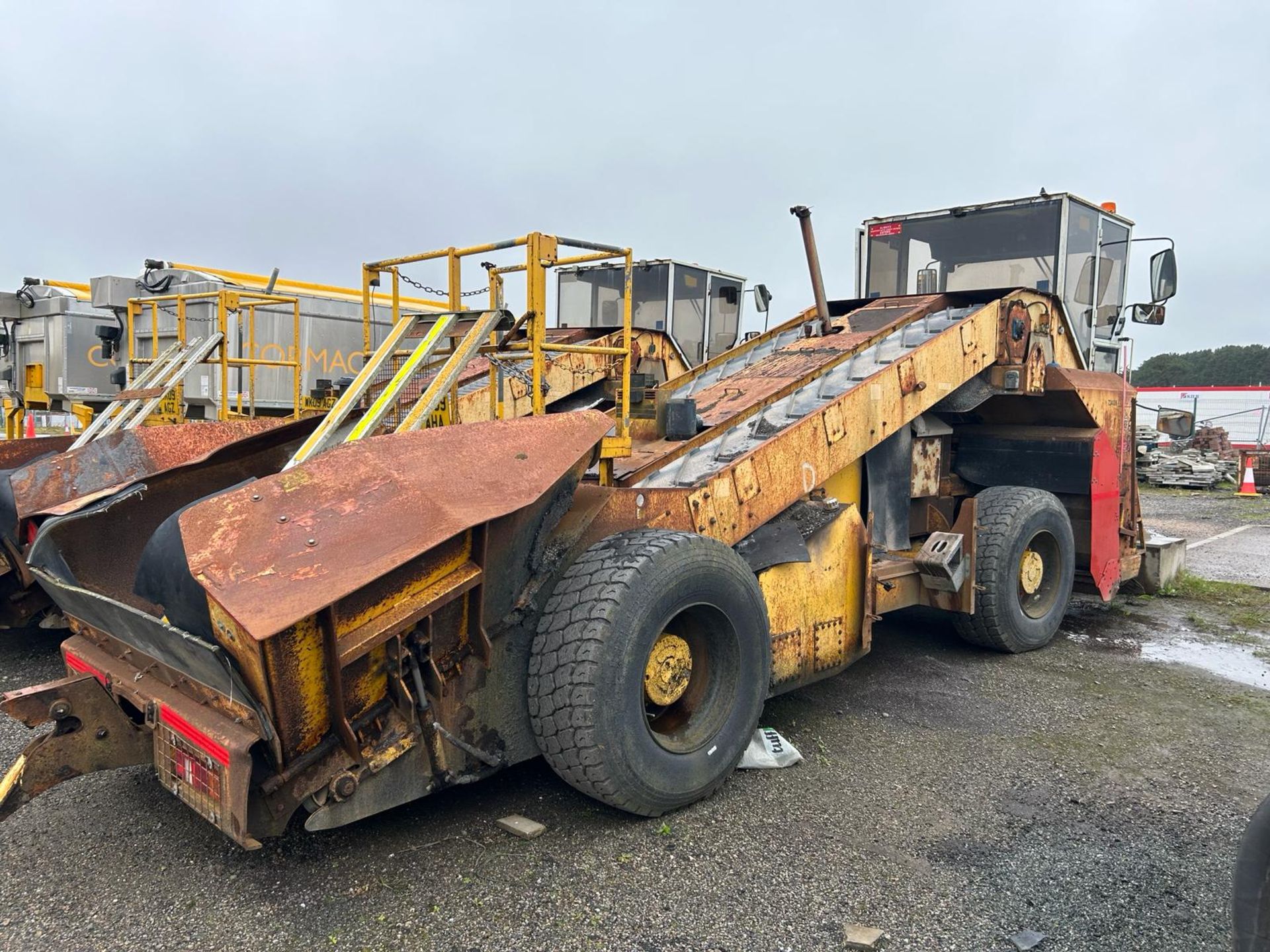 09/09 PHOENIX CHIPPING SPREADER - 4400cc (Yellow) - Image 3 of 9