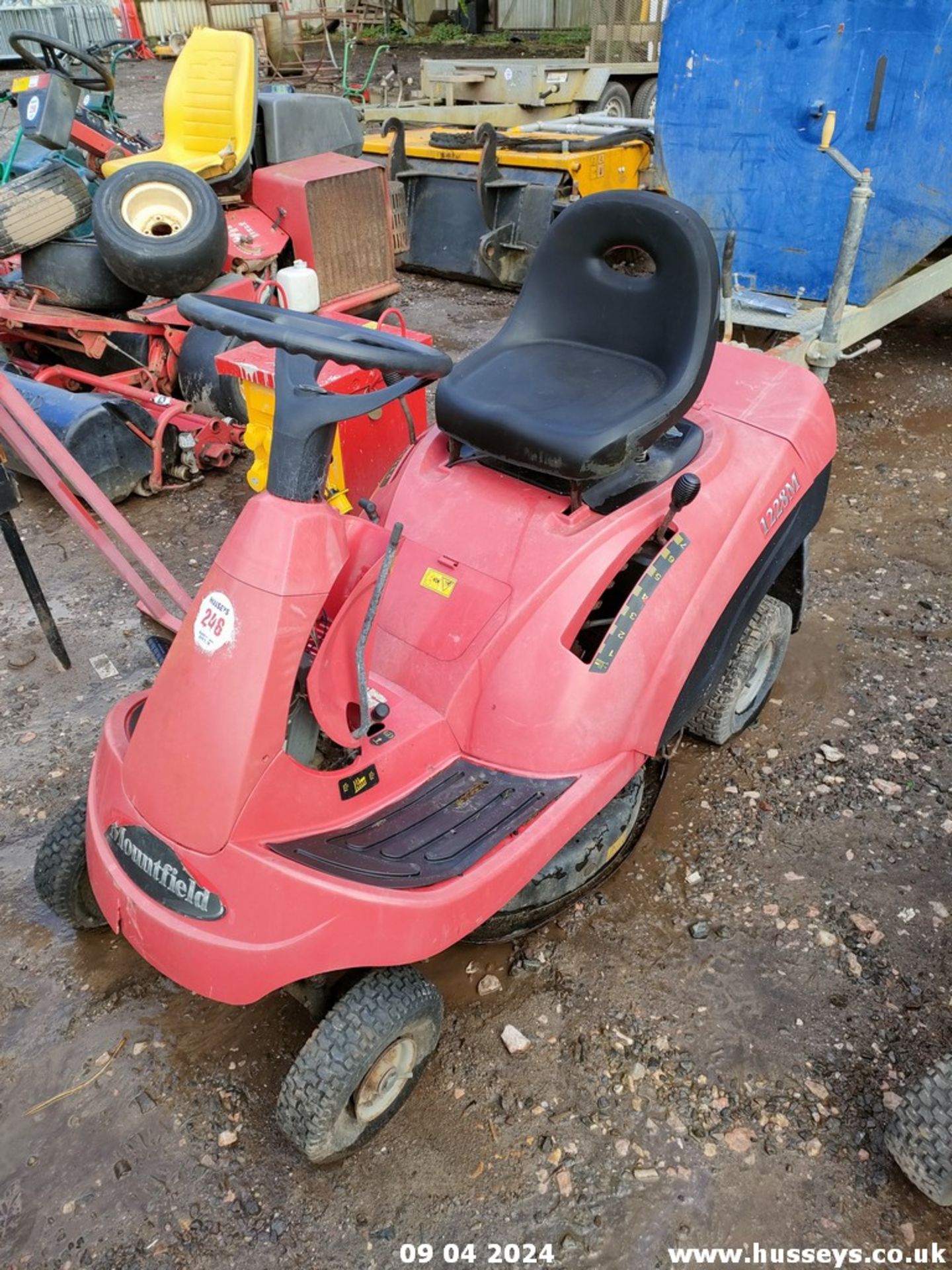 MOUNTFIELD RIDE ON MOWER - Image 5 of 6