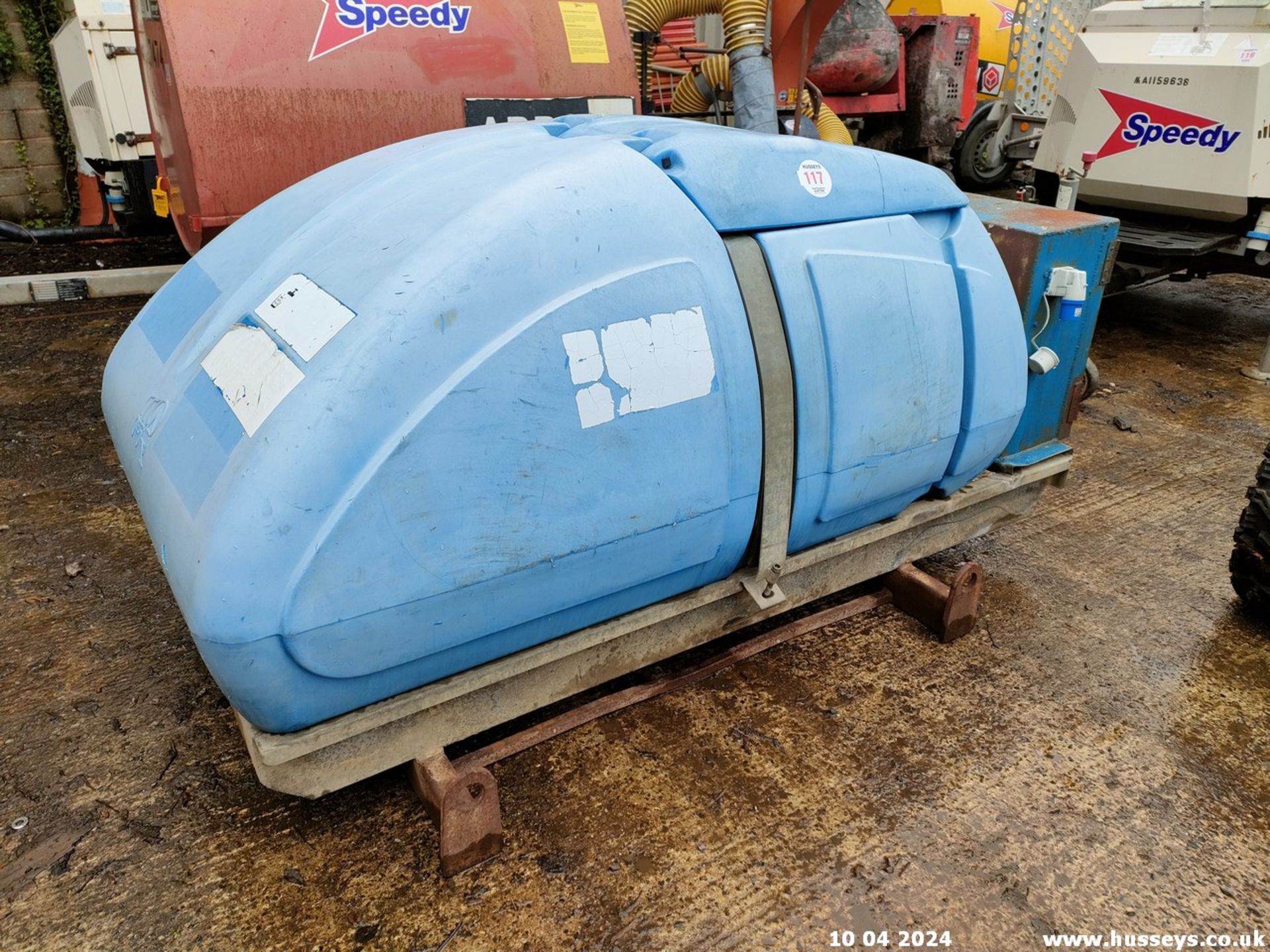 WESTERN SKID MOUNTED 250 GALLON WATER TANK C.W PUMP