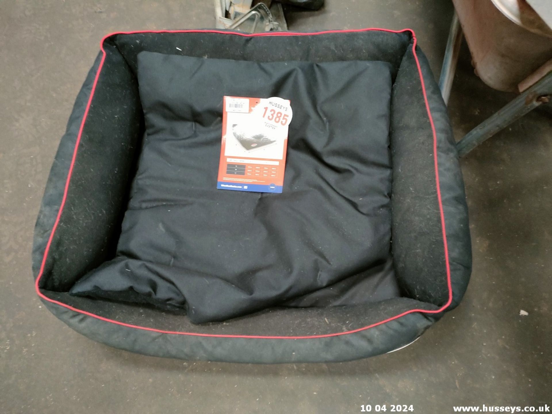 DOG BED