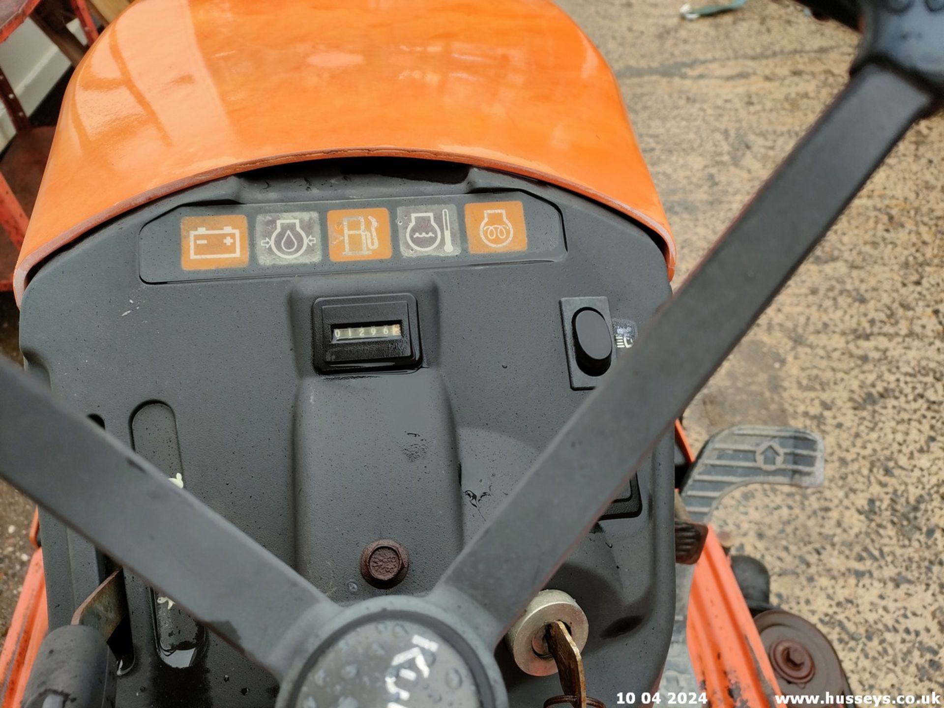 KUBOTA G18 DIESEL RIDE ON MOWER - Image 8 of 8