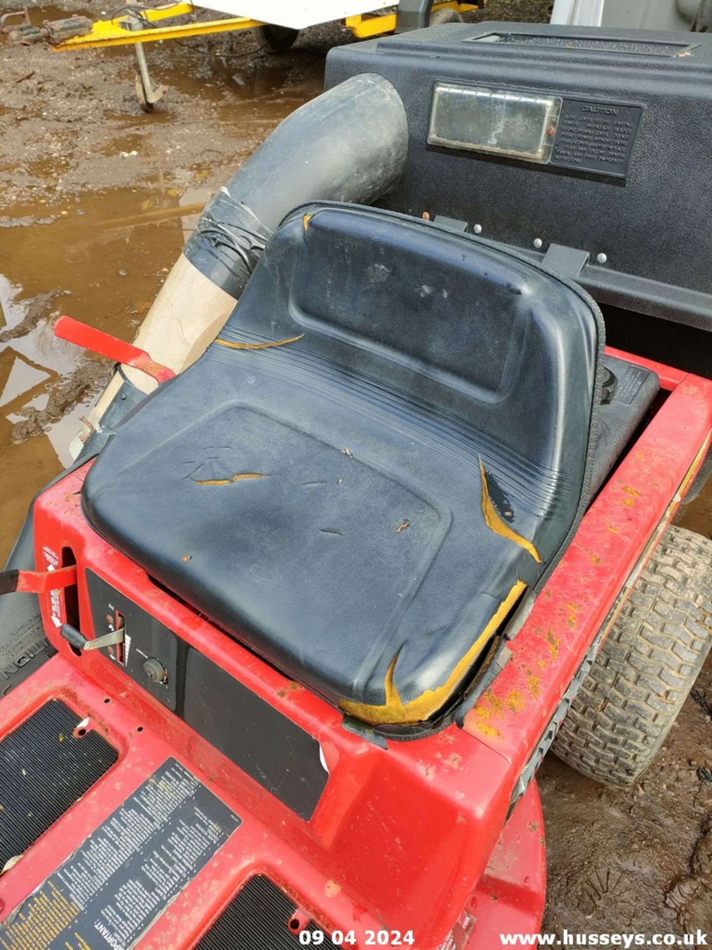 MURRAY RIDE ON MOWER - Image 6 of 6