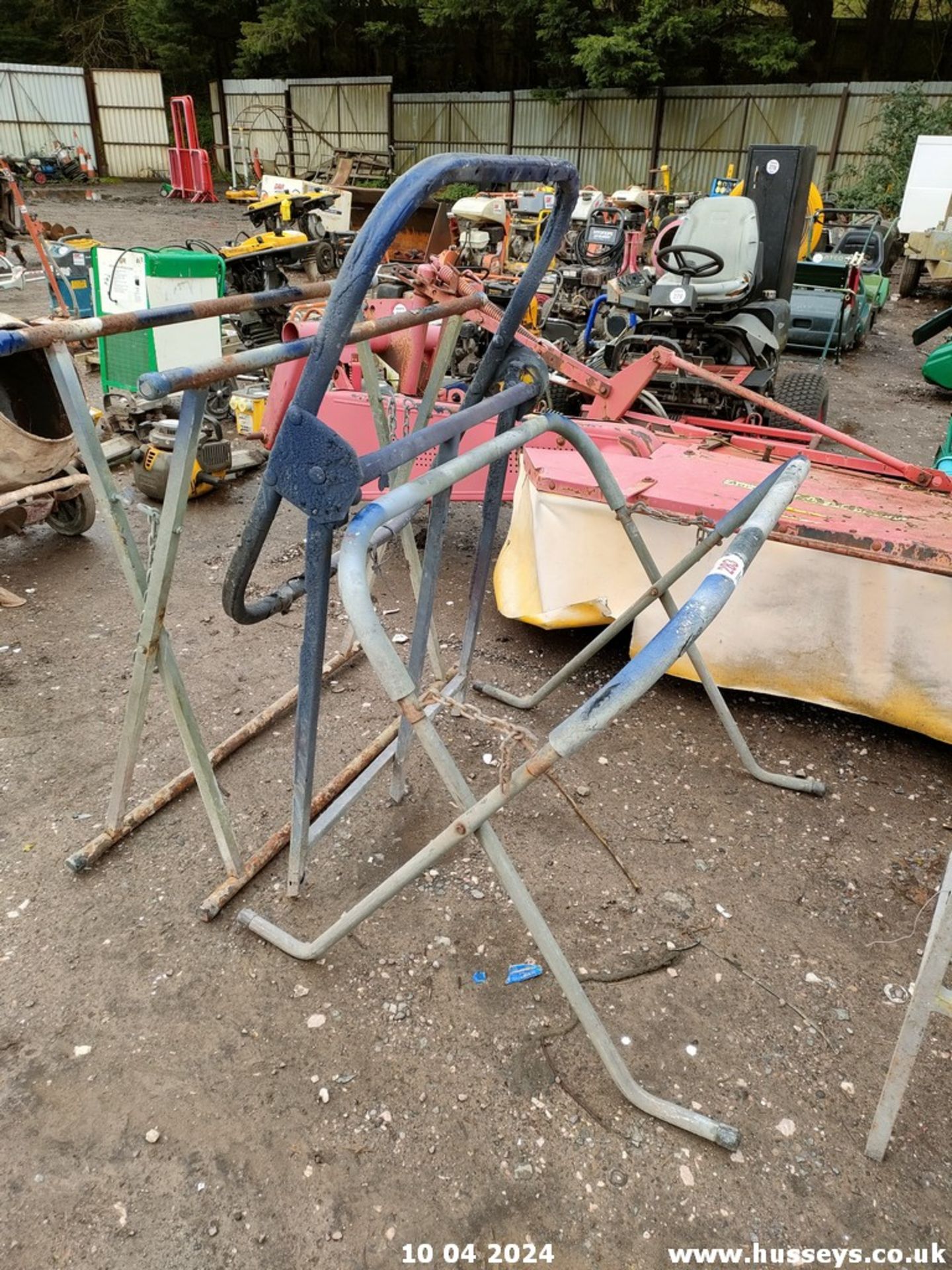 3 DRYING STANDS