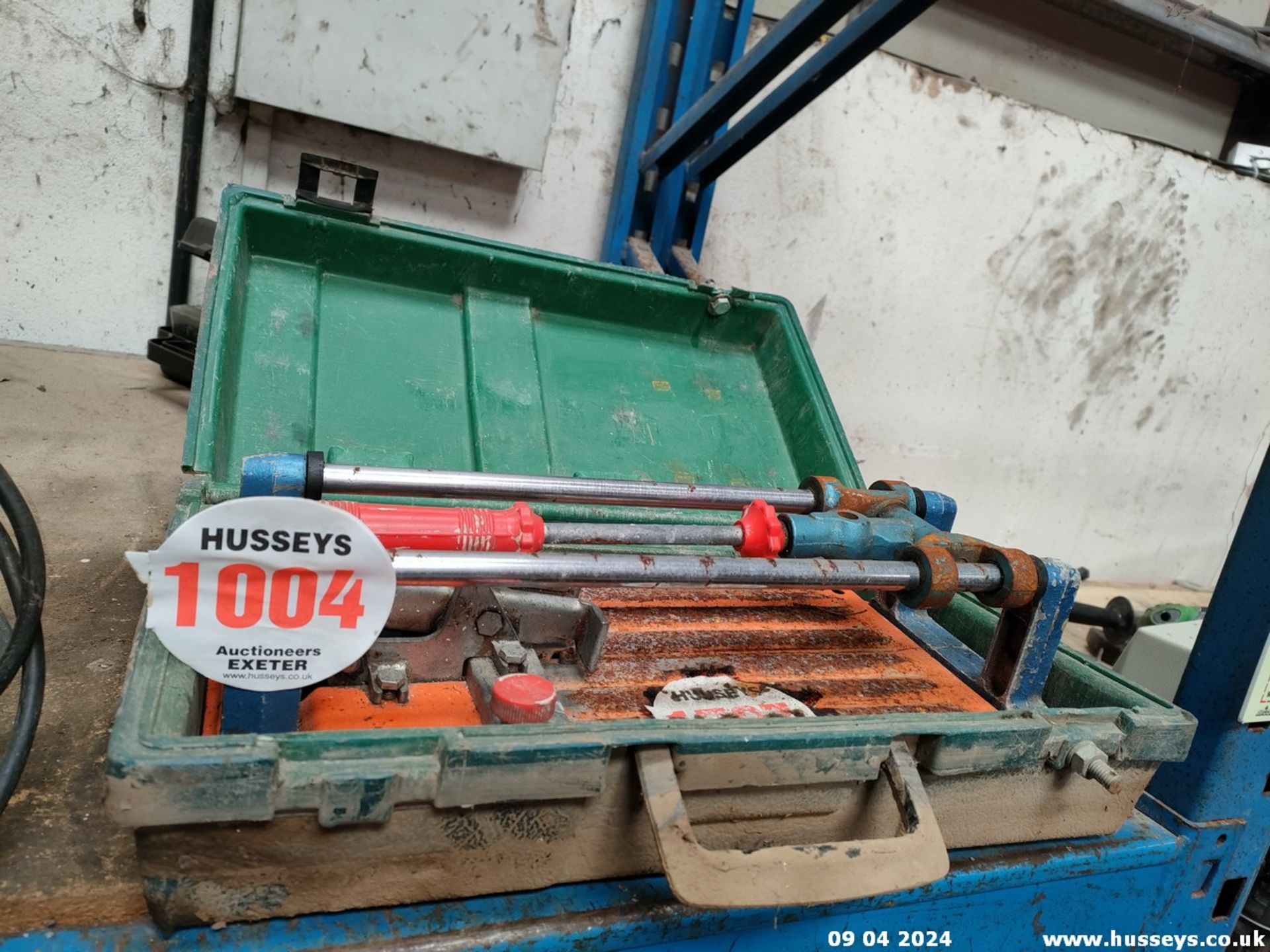 TILE CUTTER