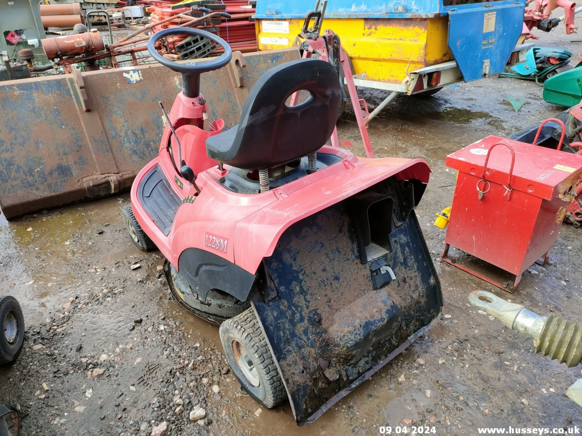 MOUNTFIELD RIDE ON MOWER - Image 2 of 6