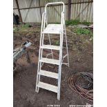 STEP LADDER