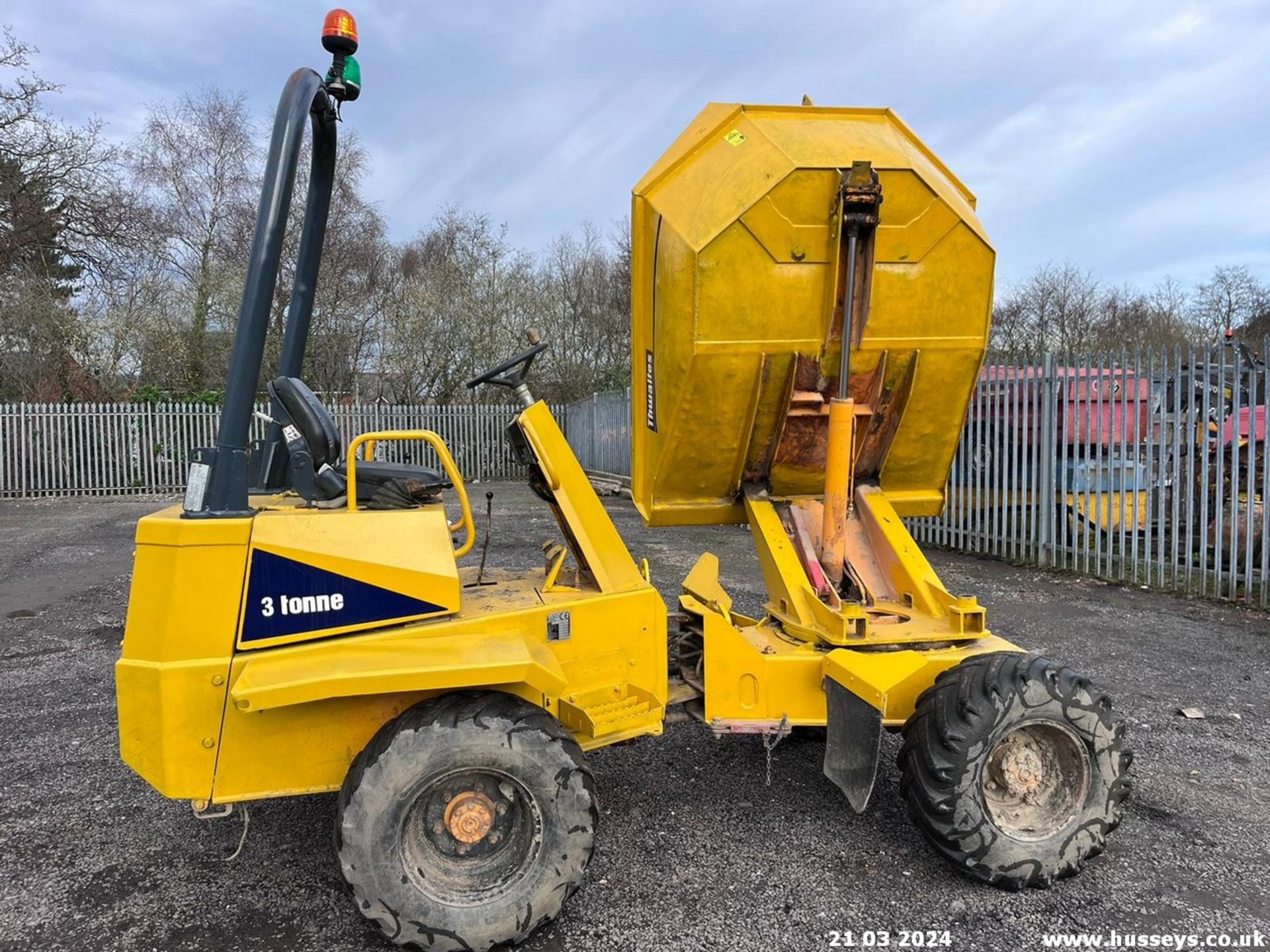 THWAITES 3 TON SWIVEL SKIP DUMPER RDTS - Image 3 of 17