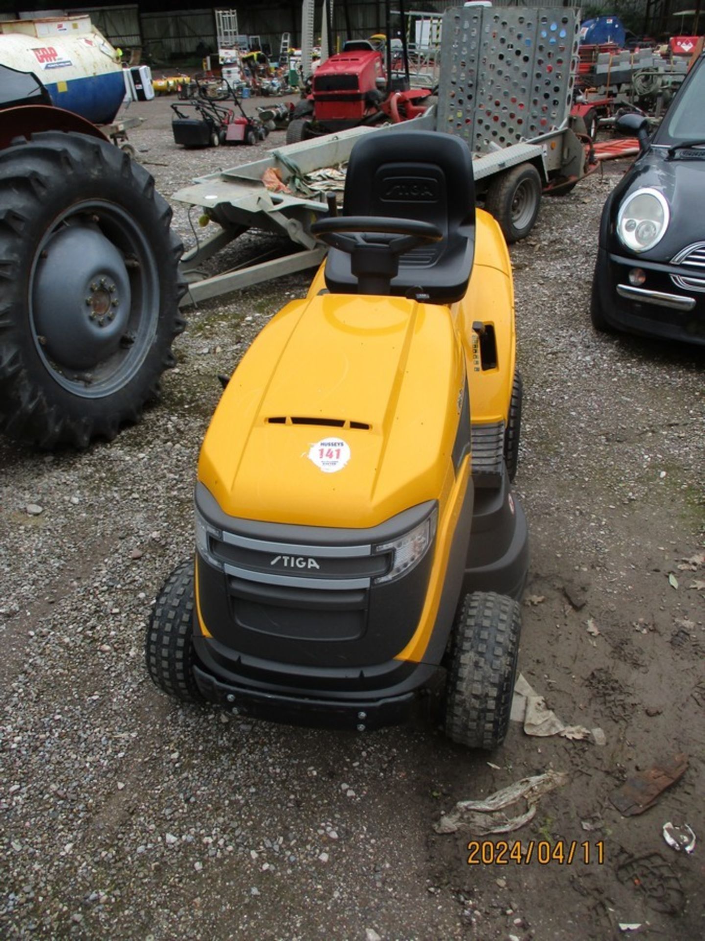 STIGA ESTATE 6092 HW RIDE ON MOWER C.W COLLECTOR CAN BE USED AS A MULCHER - Image 2 of 6