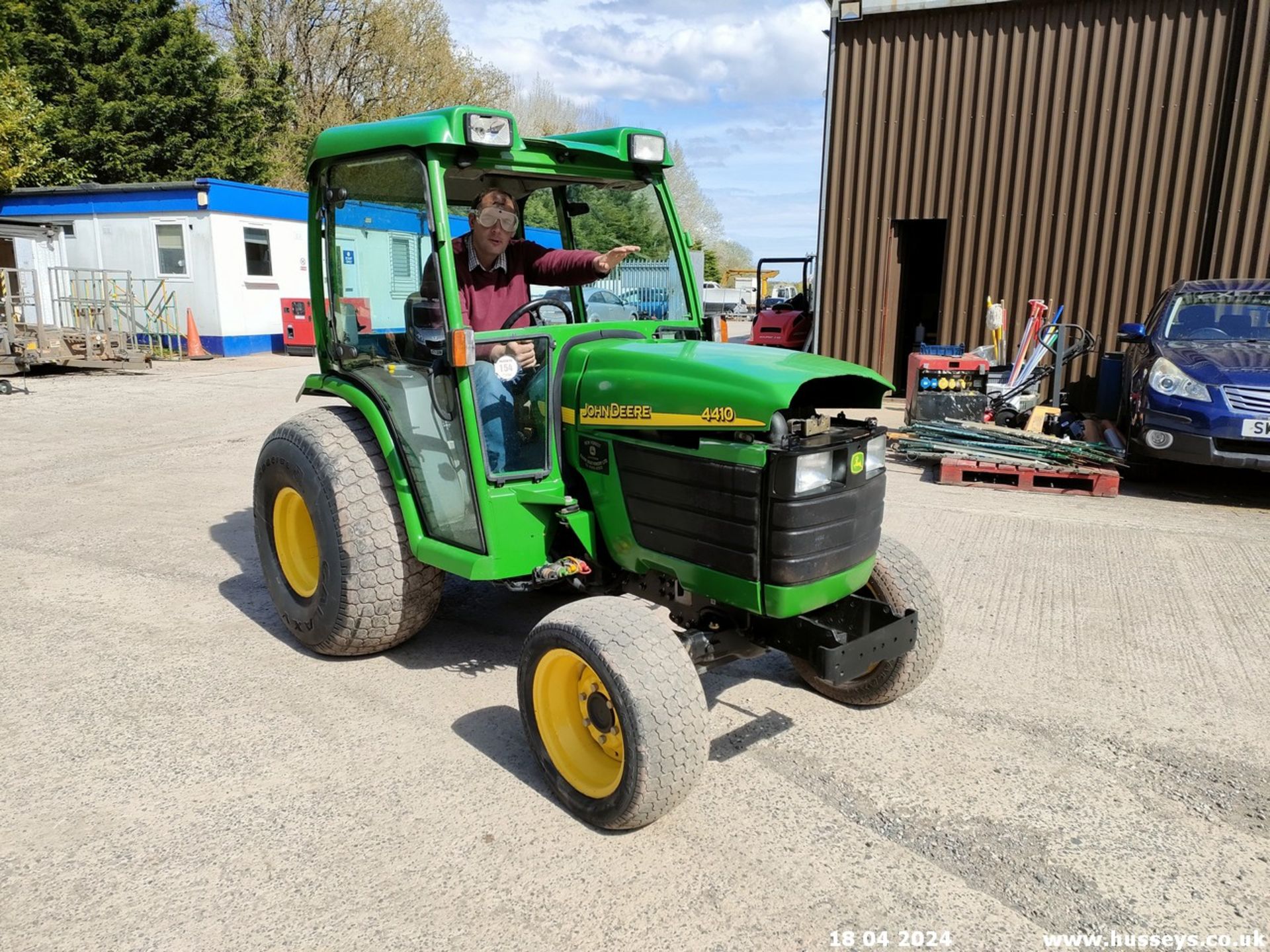 JOHN DEERE 4410 35HP TRACTOR 5410HRS SHUTTLE BRAKES NEED ATTENTION, NO FRONT WNDSCREEN - Image 11 of 18