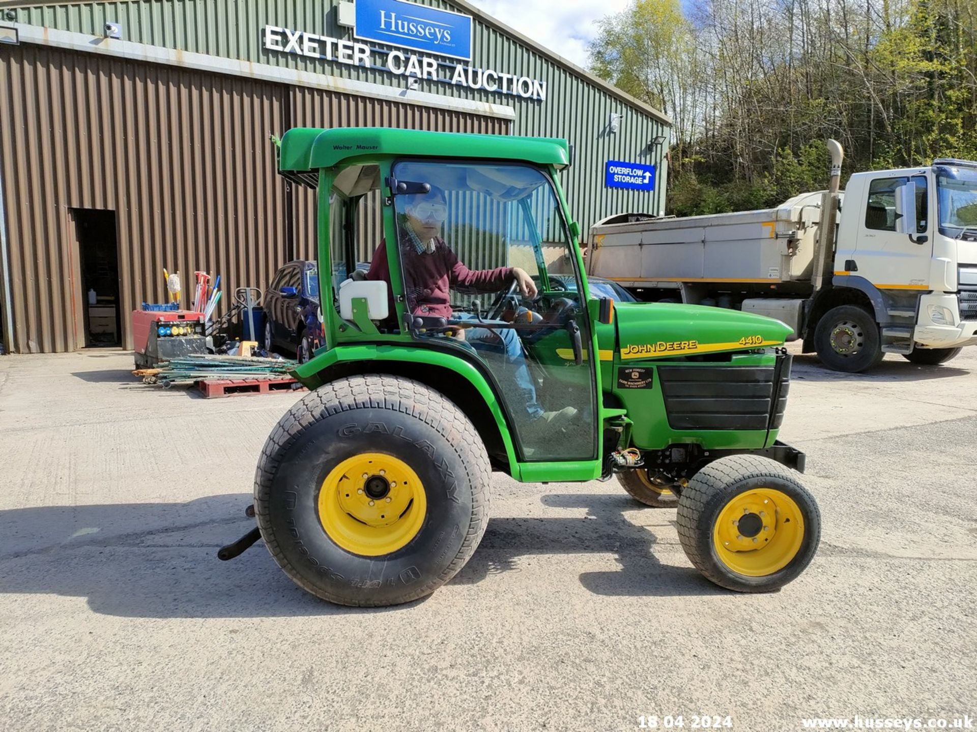 JOHN DEERE 4410 35HP TRACTOR 5410HRS SHUTTLE BRAKES NEED ATTENTION, NO FRONT WNDSCREEN - Image 8 of 18