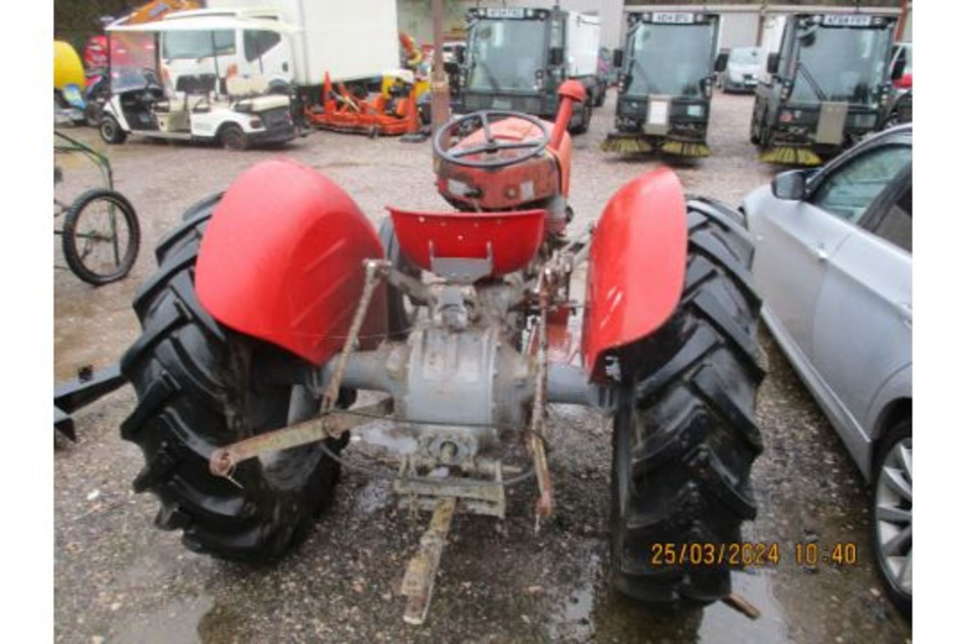 MASSEY FERGUSON 35 3 CYLINDER TRACTOR (DRIVEN IN) - Image 6 of 6