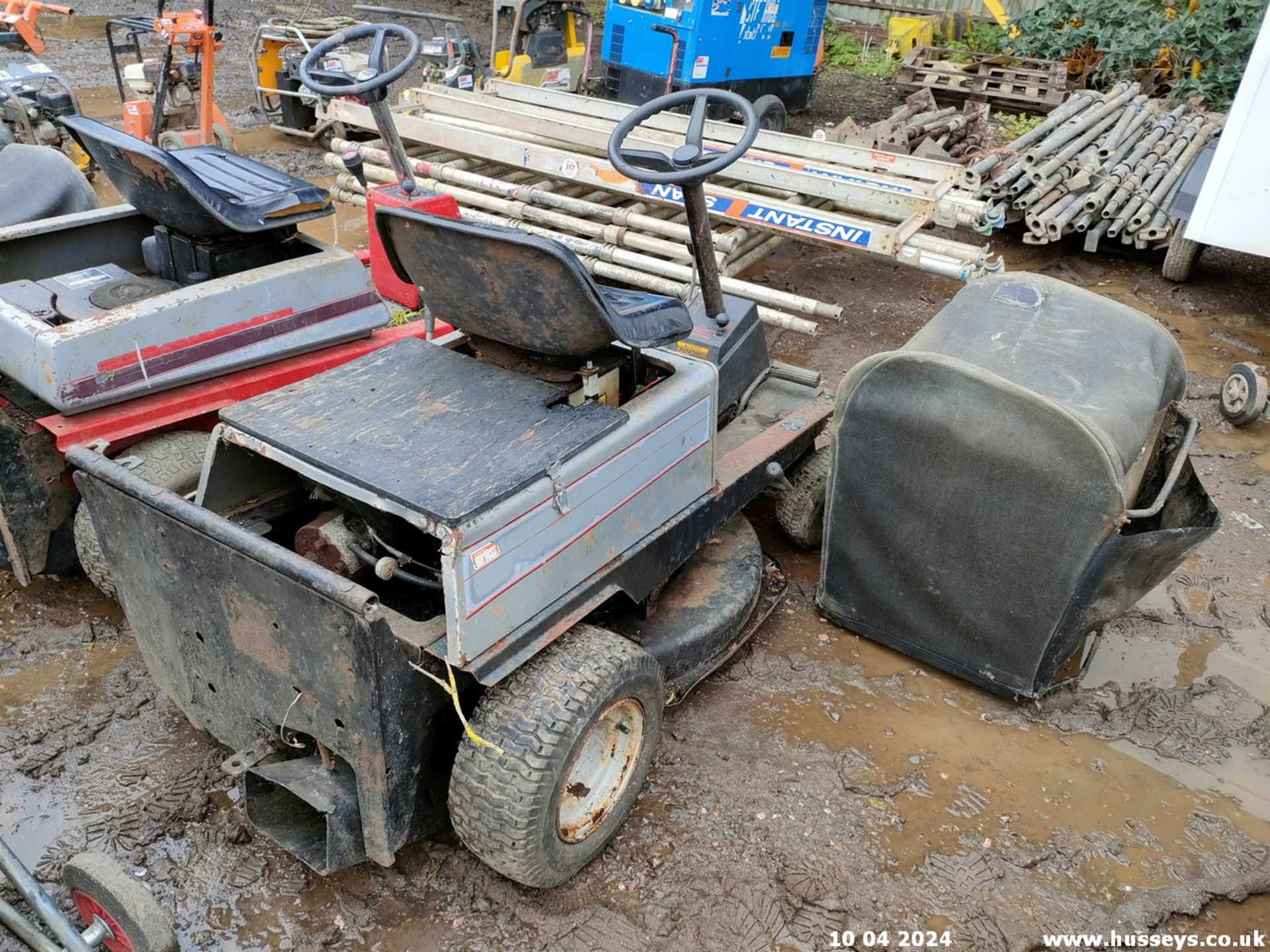 MTD LAWNFLITE RIDE ON MOWER - Image 3 of 5