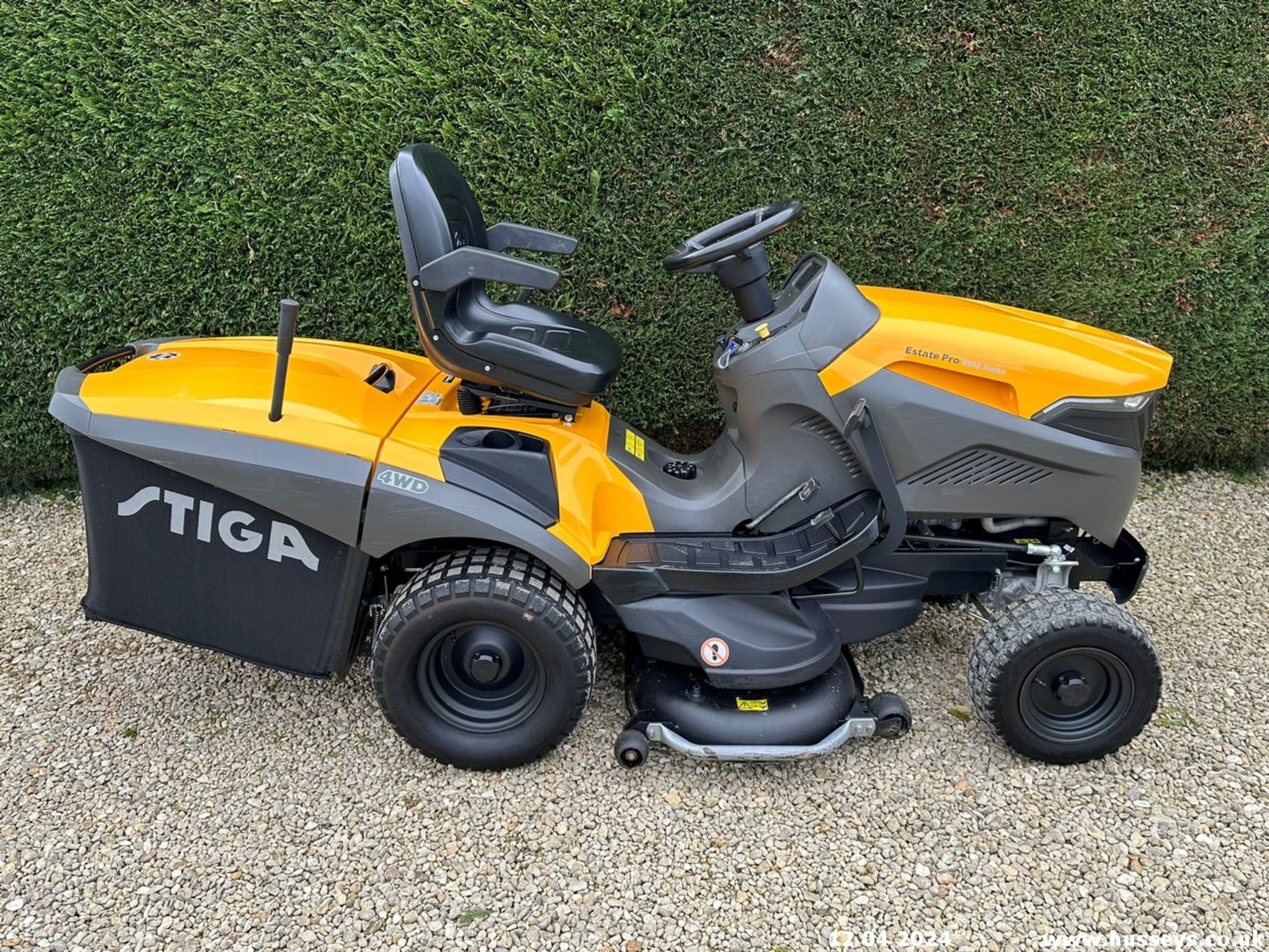 STIGA ESTATE PRO 9102 XWSY 4WD RIDE ON MOWER - Bild 6 aus 12