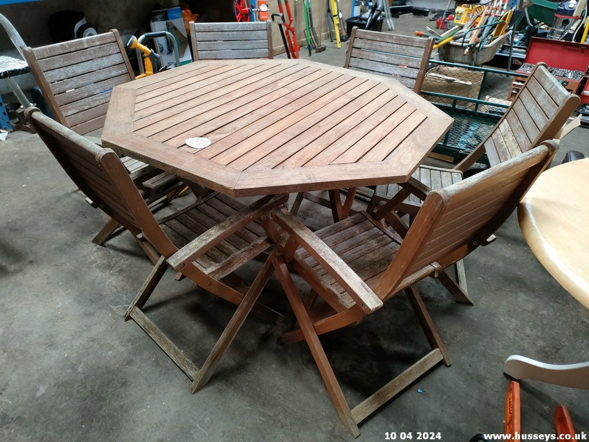 HARDWOOD GARDEN TABLE & 6 CHAIRS