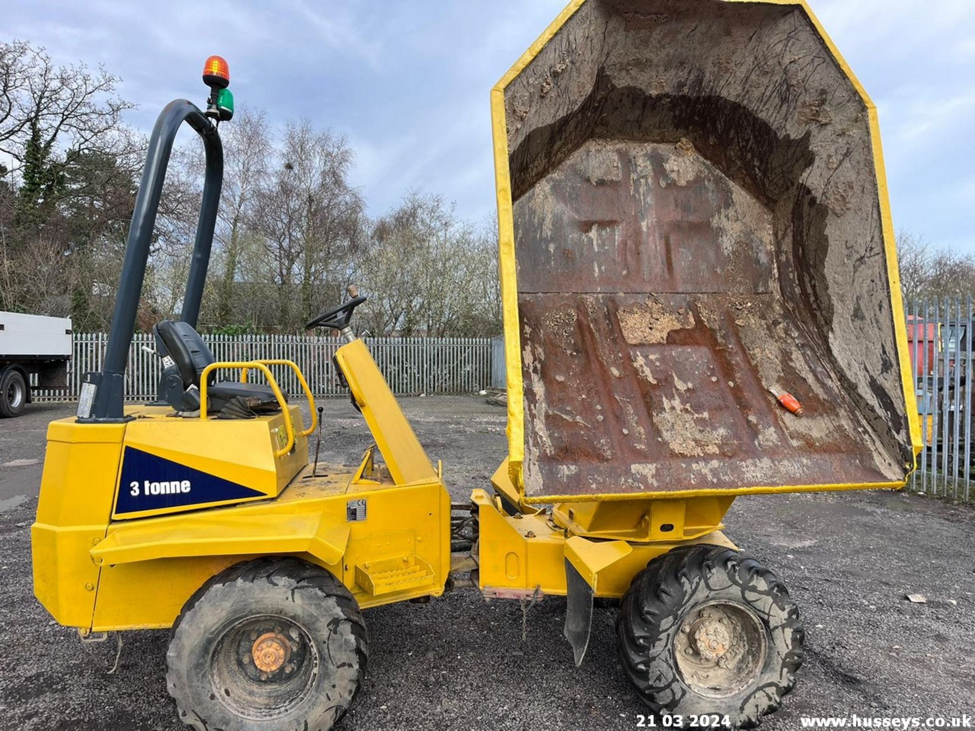 THWAITES 3 TON SWIVEL SKIP DUMPER RDTS - Image 4 of 17