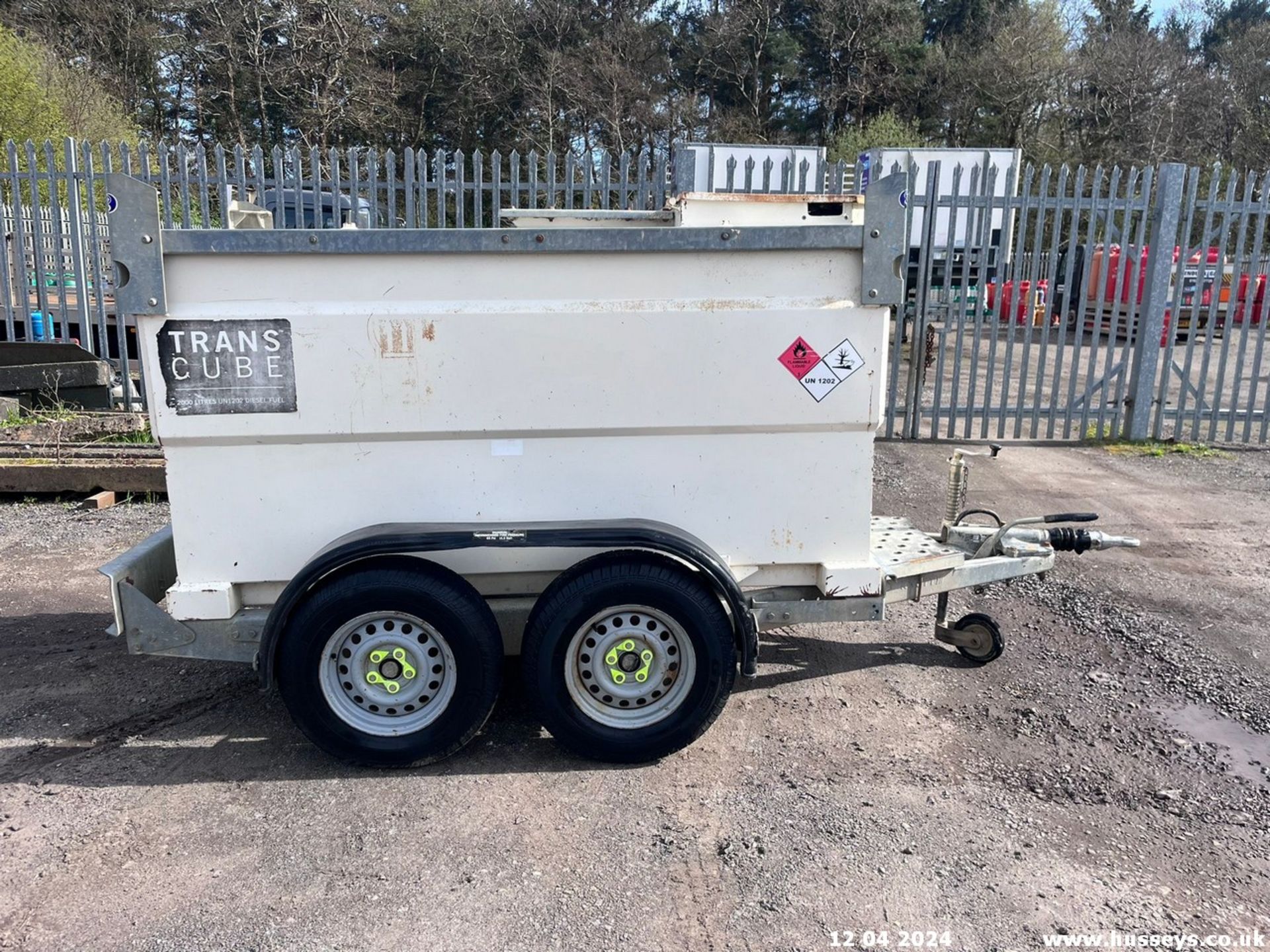 WESTERN 2000 LTR TRANS CUBE DIESEL BOWSER C.W HAND PUMP - Image 4 of 11