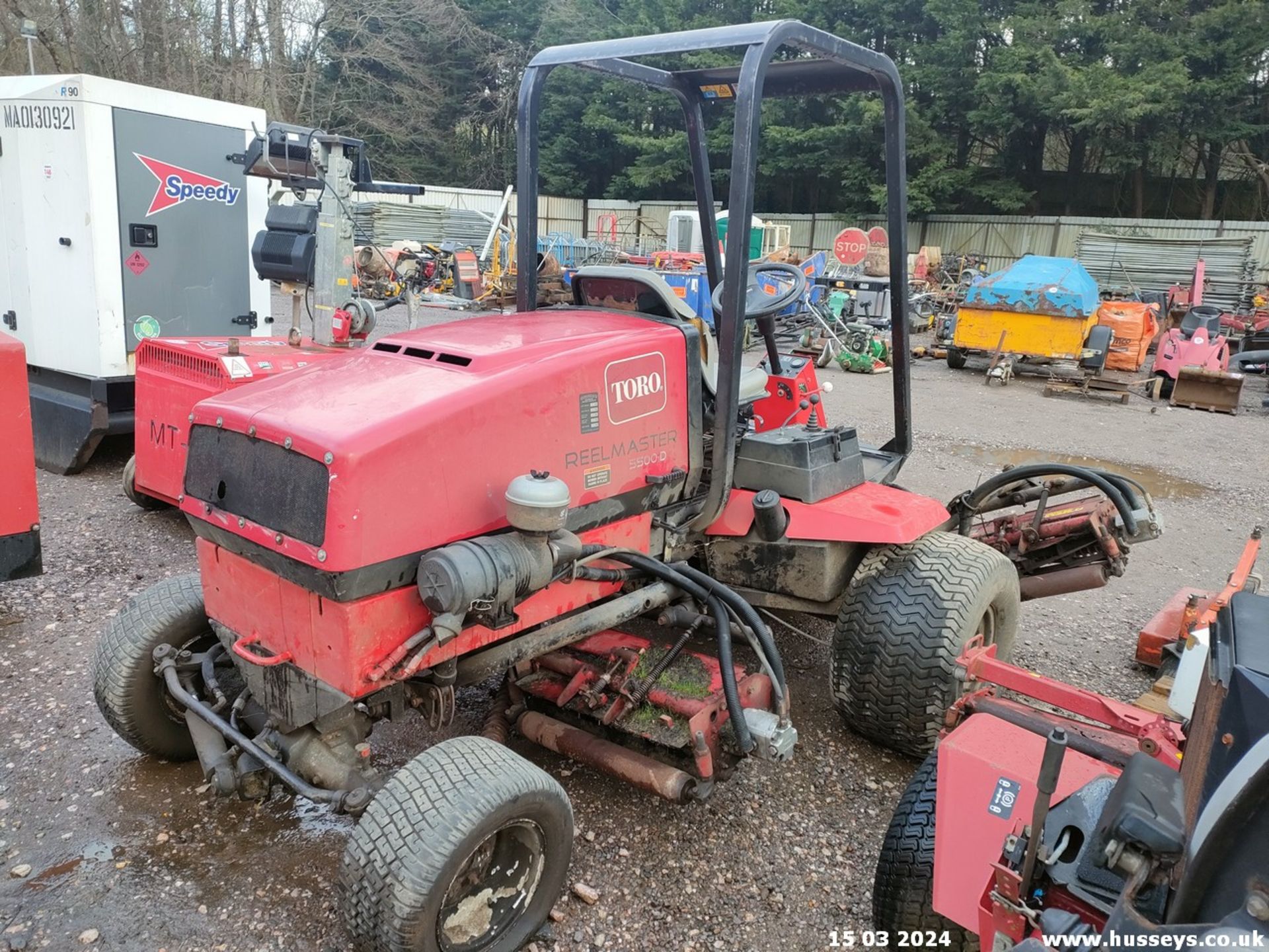 TORO REELMASTER 5500D 5 GANG MOWER (NO KEY BUT WAS DRIVEN INTO PLACE) - Image 5 of 8