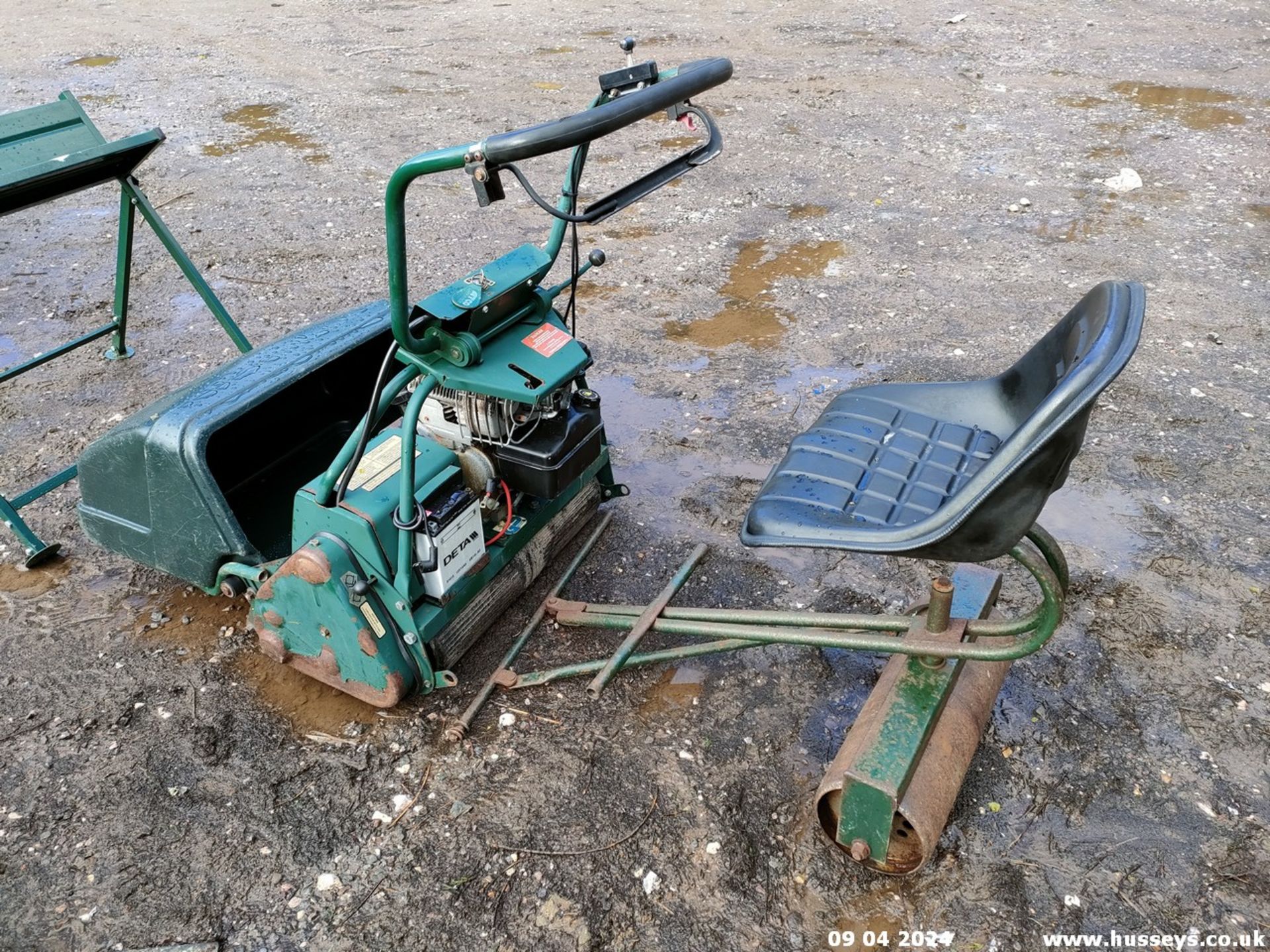 ATCO CYLINDER MOWER C.W SEAT/ROLLER - Image 3 of 4