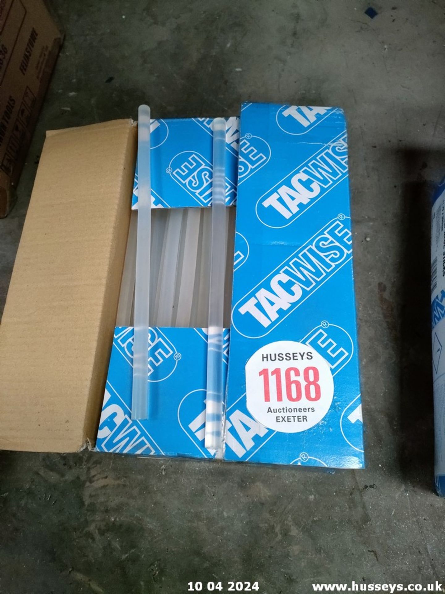 HOT MELT ADHESIVE