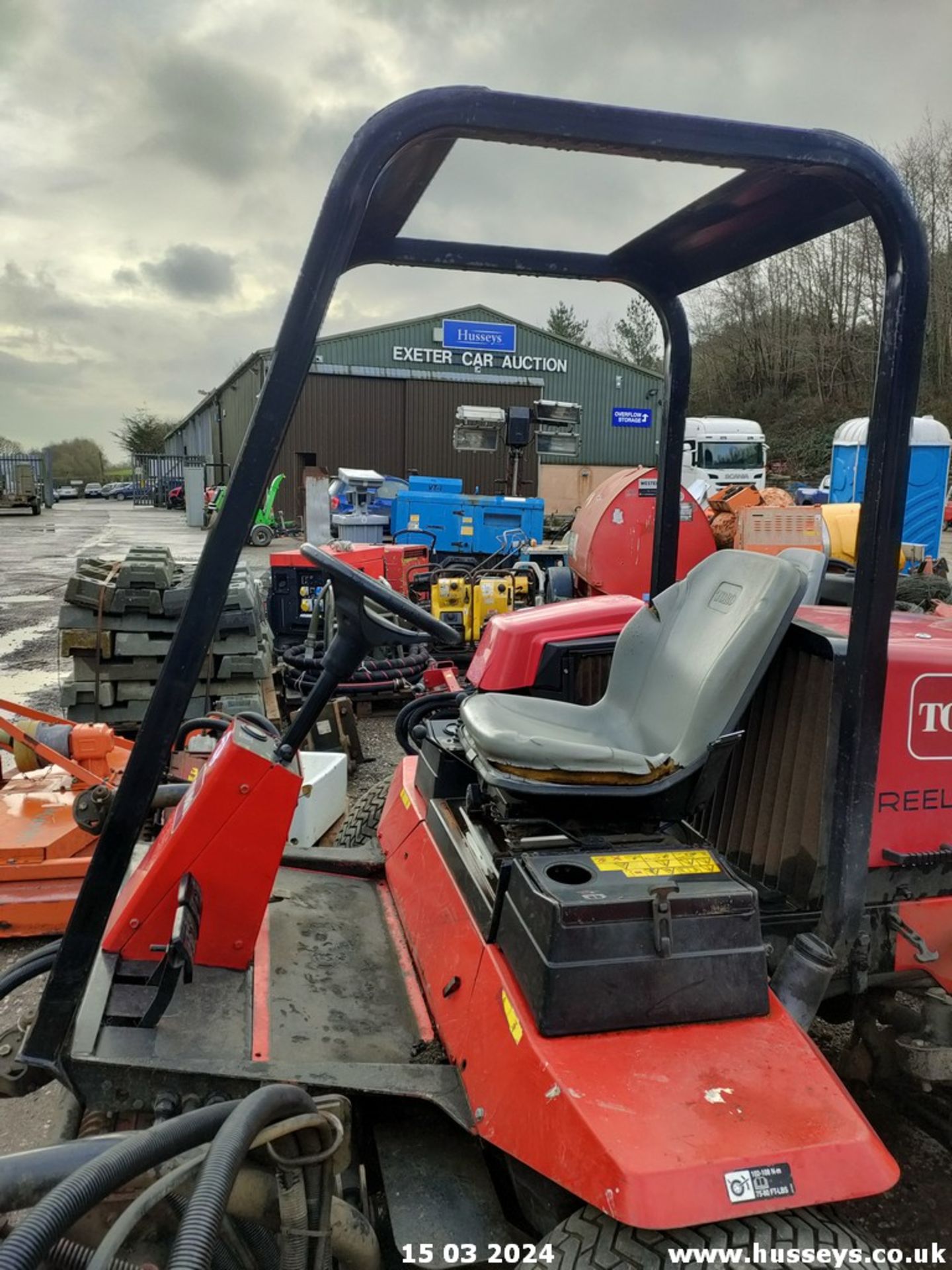 TORO REELMASTER 5500D 5 GANG MOWER (NO KEY BUT WAS DRIVEN INTO PLACE) - Image 7 of 8