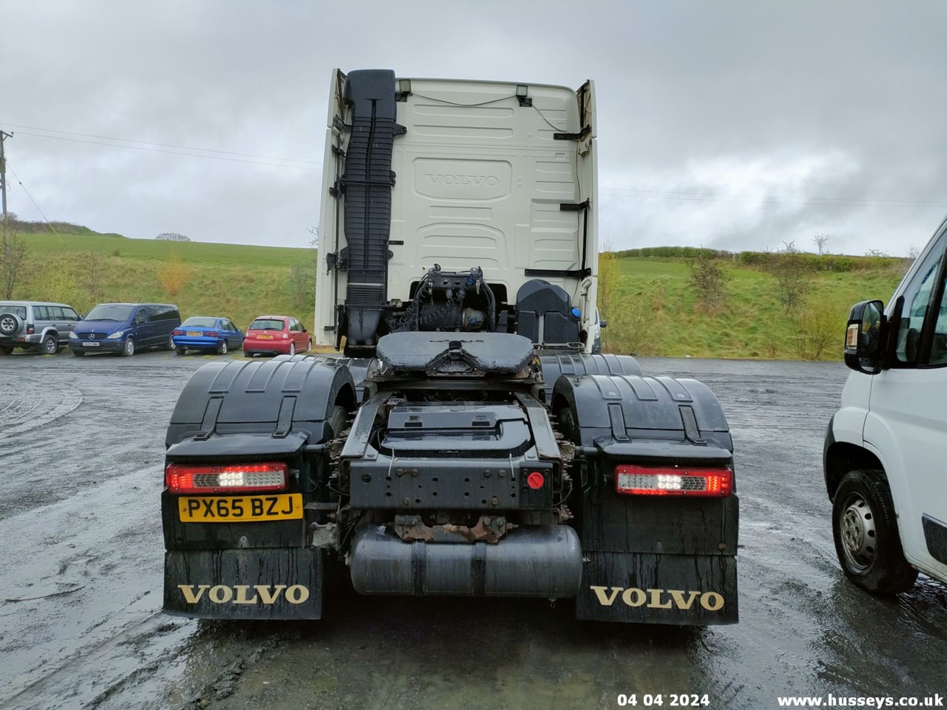 15/65 VOLVO FH - 12777cc 2dr Tractor Unit (White) - Image 18 of 34