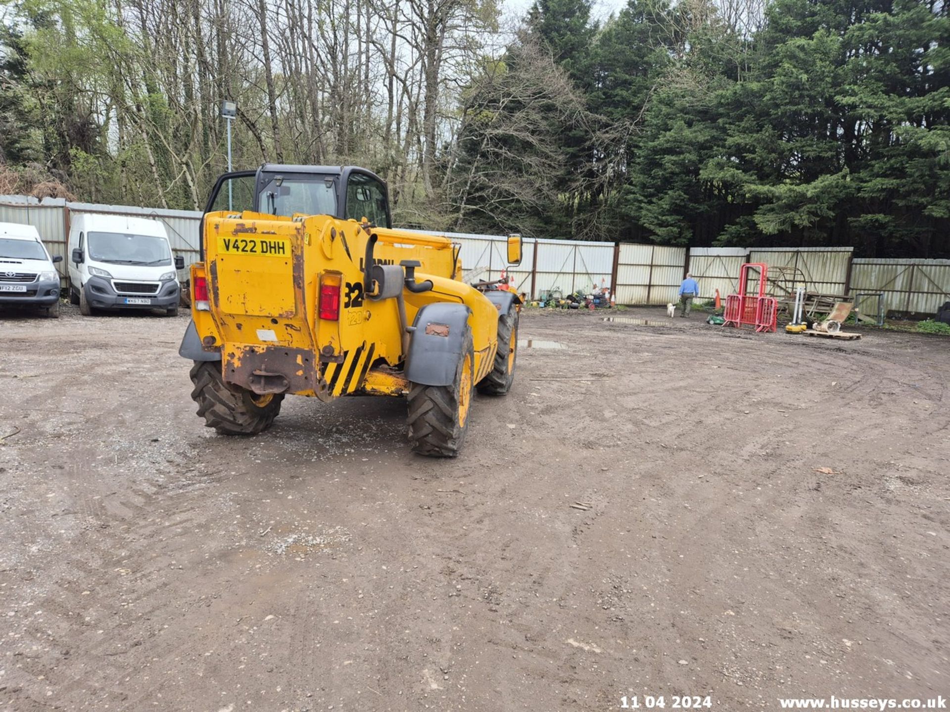 JCB 532 120 TELEHANDLER V422 DHH 1999 4686HRS SHOWING C.W BUCKET & PALLET FORKS . V5 - Bild 5 aus 12