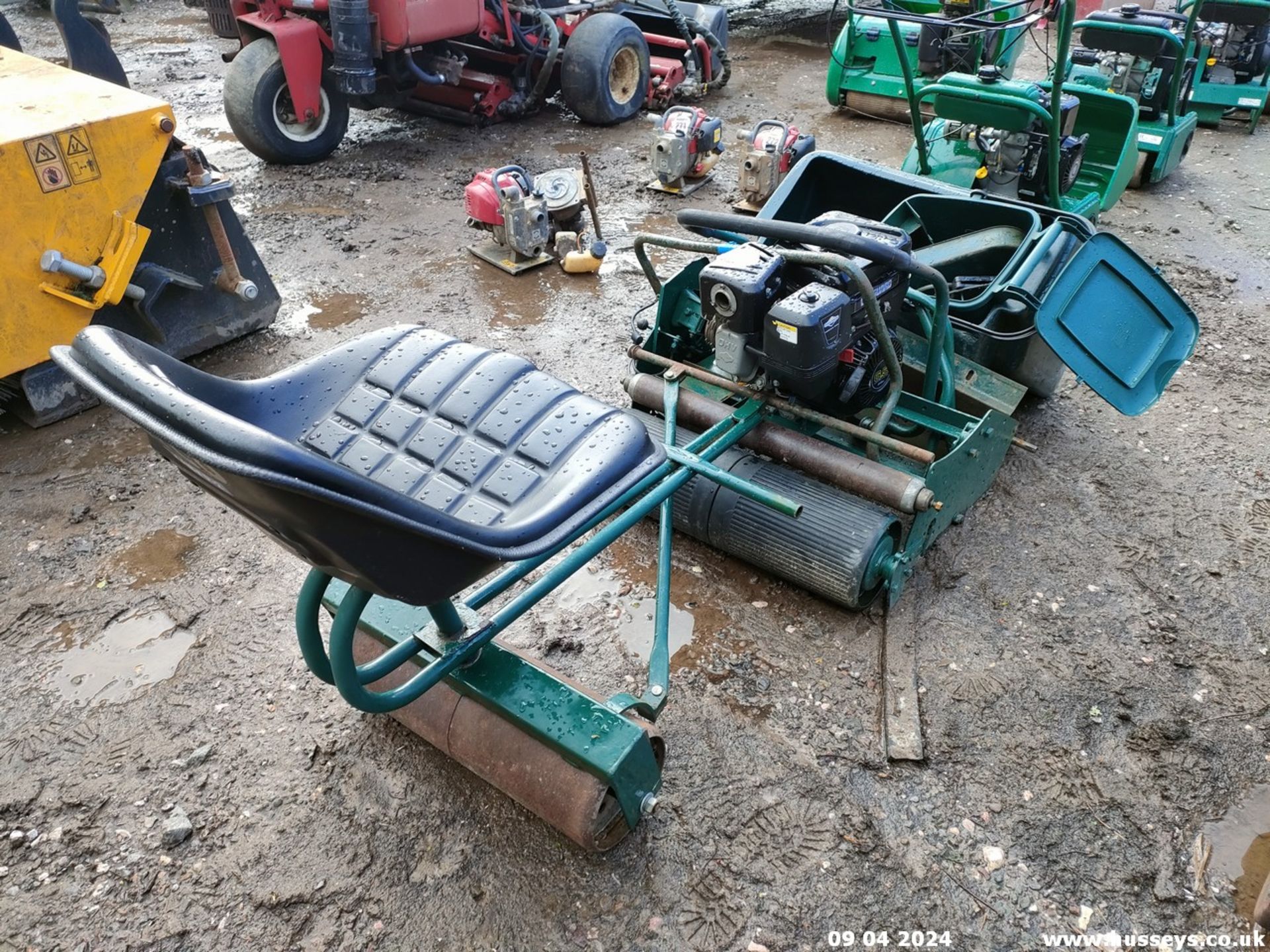 CYLINDER MOWER C.W SEAT/ROLLER - Image 2 of 4
