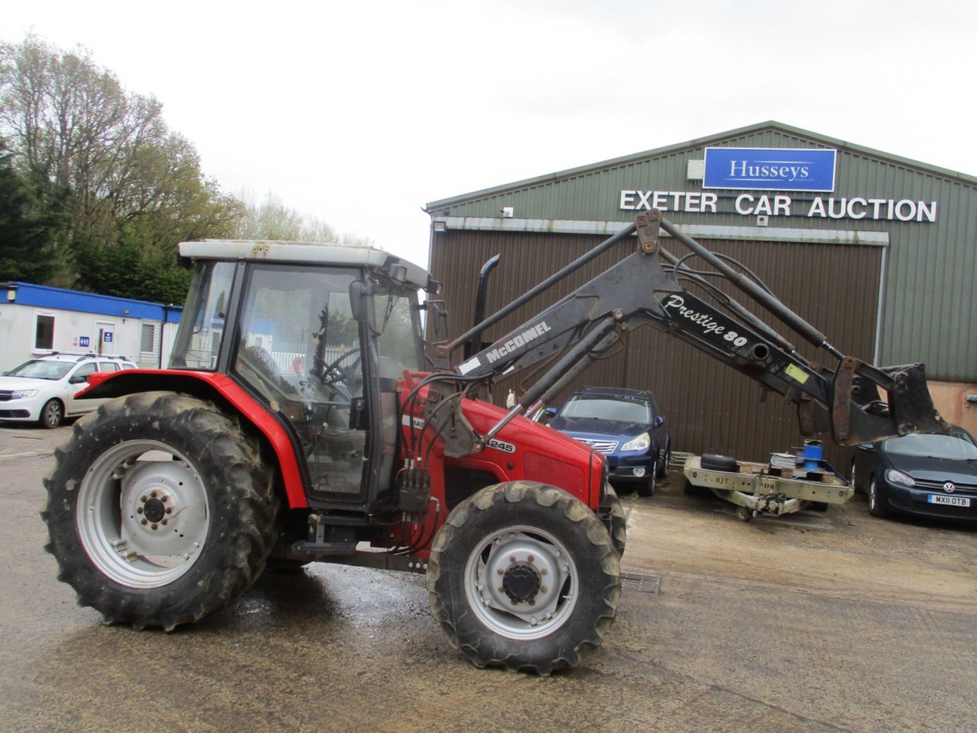 MASSEY FERGUSON 4245 4WD TRACTOR R596 WEC C.W MCCONNEL LOADER SHOWING 4945HRS - Image 5 of 9