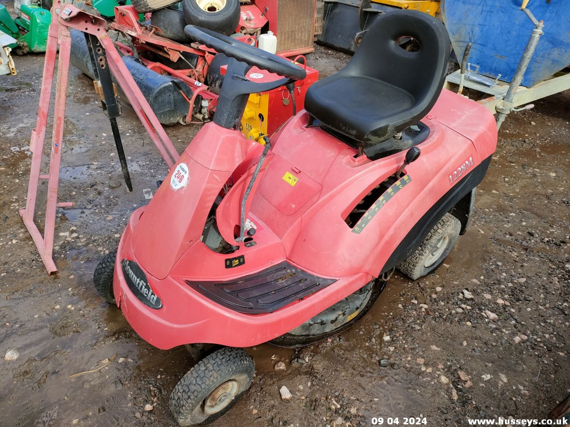 MOUNTFIELD RIDE ON MOWER