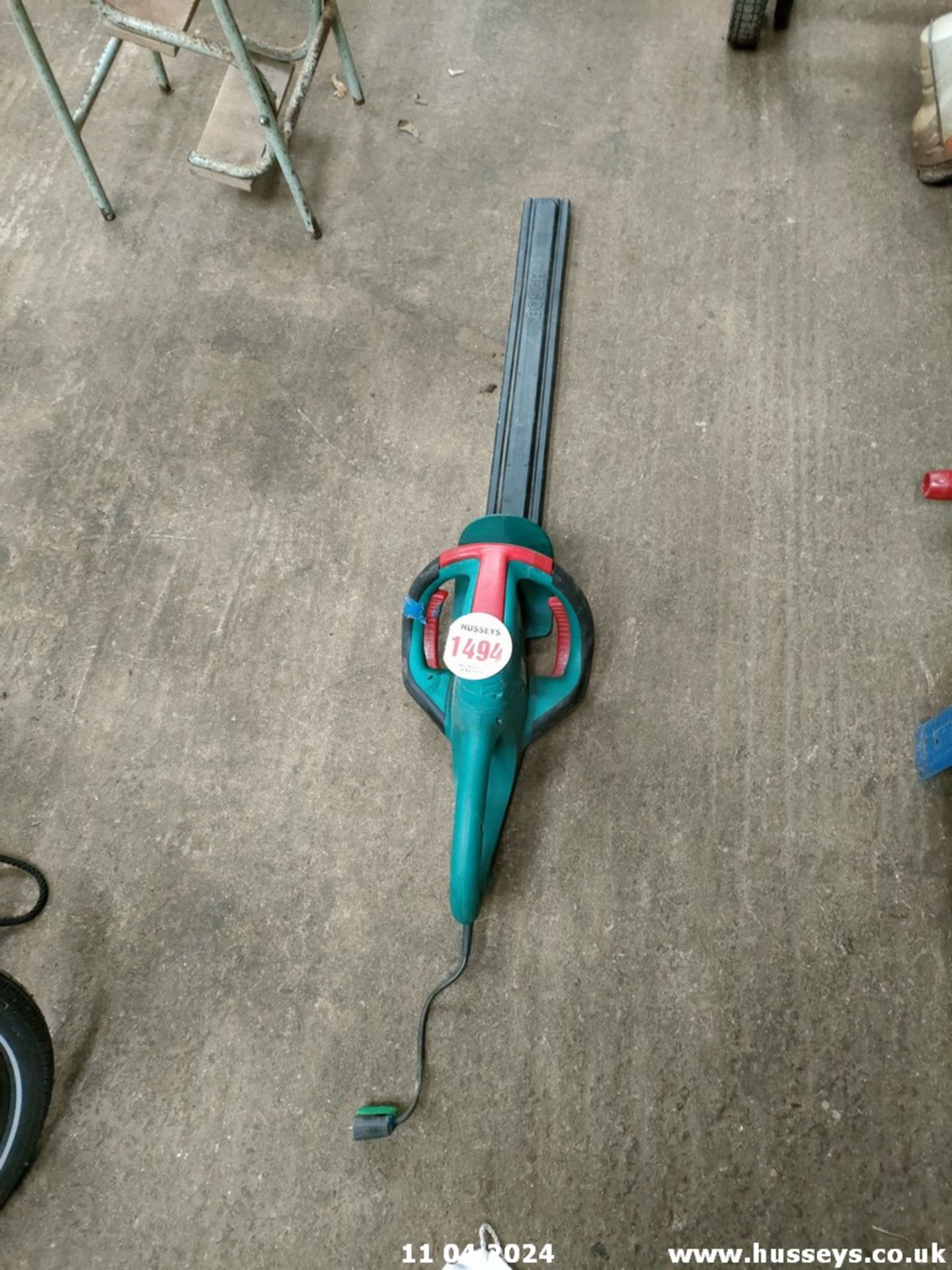 ELECTRIC HEDGE TRIMMER