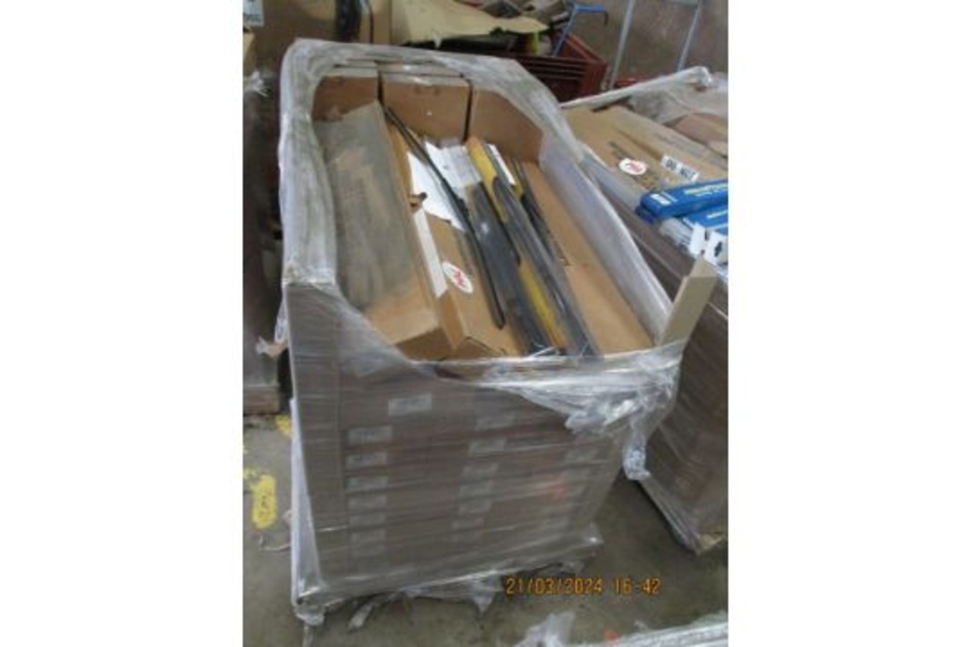 PALLET OF 32" WIPER BLADES