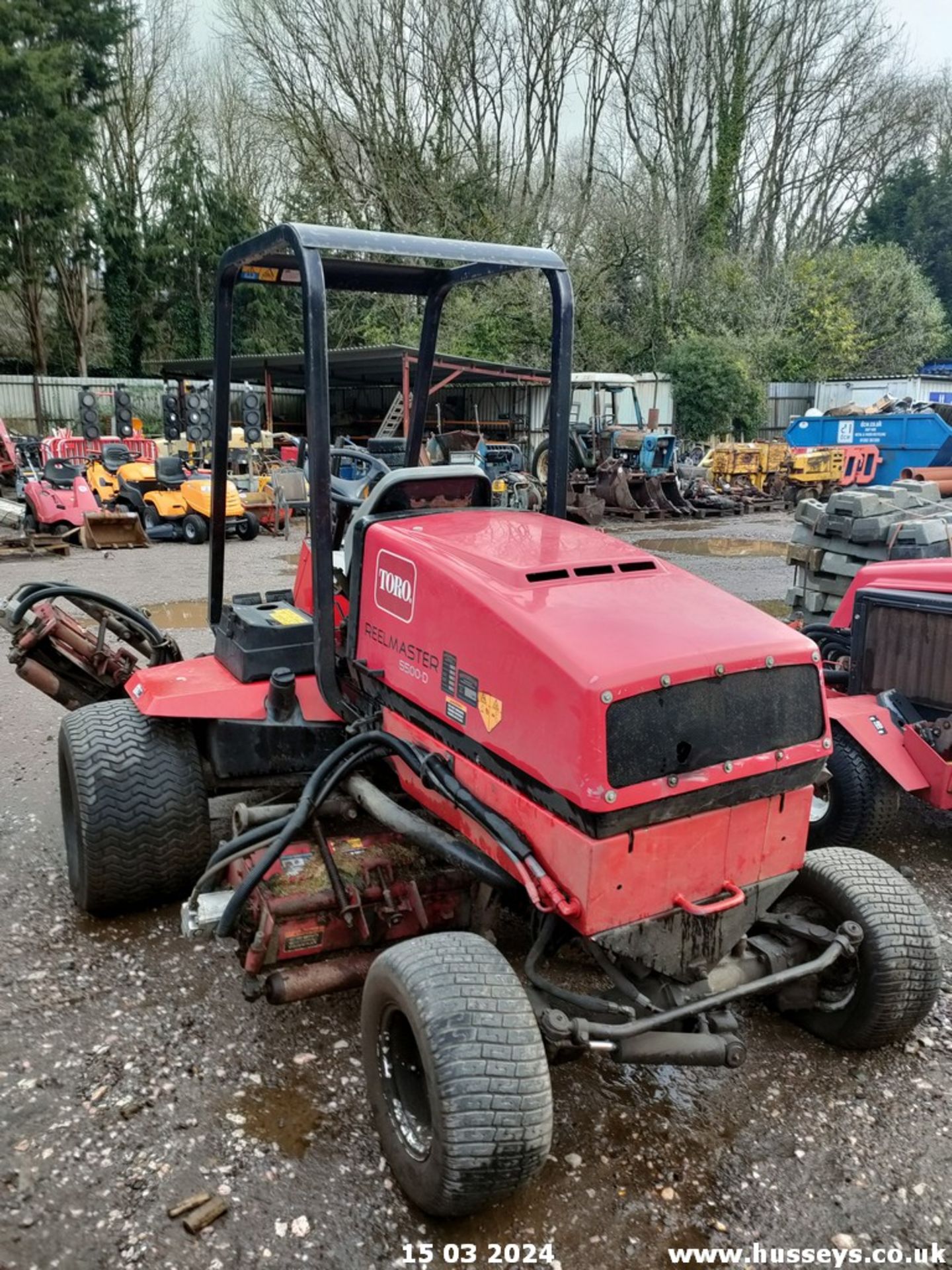 TORO REELMASTER 5500D 5 GANG MOWER (NO KEY BUT WAS DRIVEN INTO PLACE) - Image 4 of 8