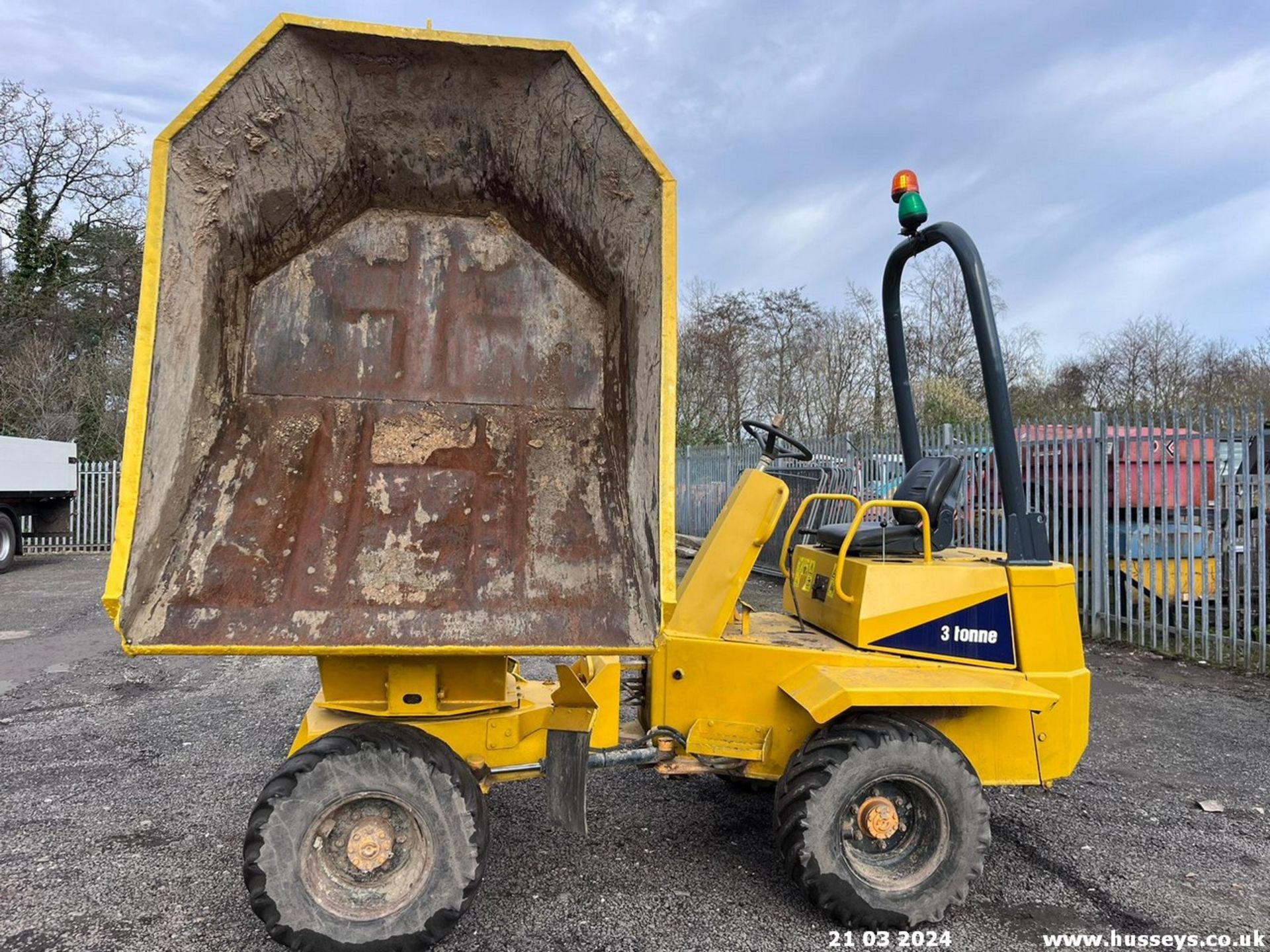 THWAITES 3 TON SWIVEL SKIP DUMPER RDTS - Image 7 of 17