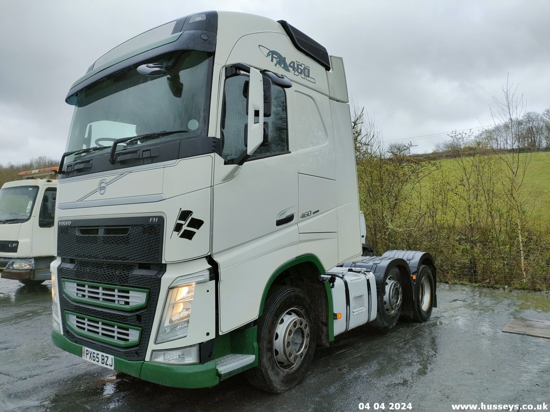 15/65 VOLVO FH - 12777cc 2dr Tractor Unit (White) - Image 10 of 34