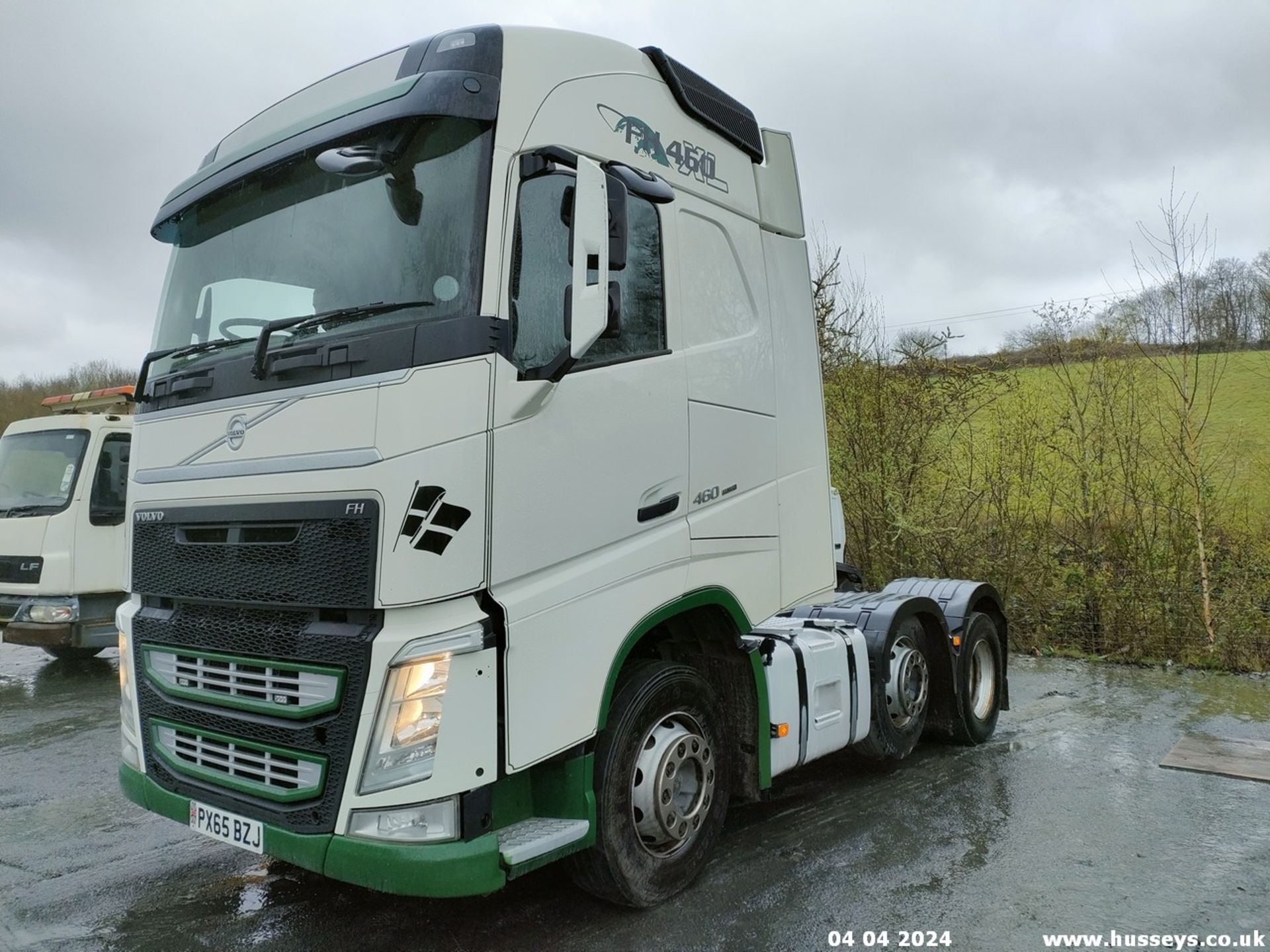 15/65 VOLVO FH - 12777cc 2dr Tractor Unit (White) - Bild 10 aus 34