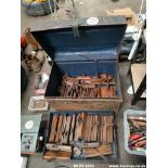 METAL TRUNK CONTAINING 40 ANTIQUE WOOD MOULDING & OTHER PLANES