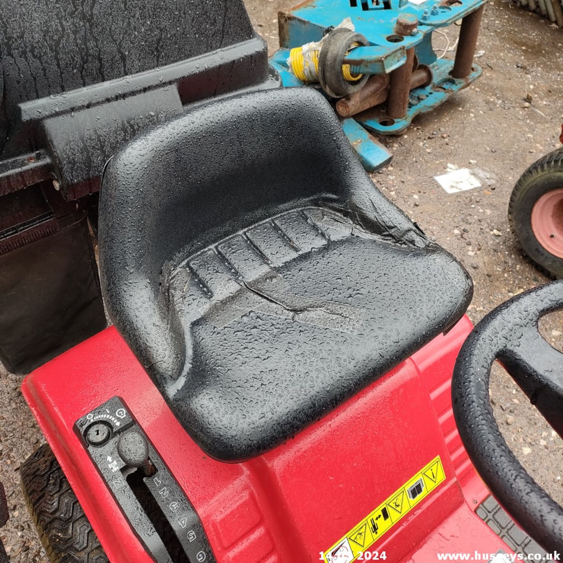 MOTEC MTC300 RIDE ON MOWER - Image 5 of 6