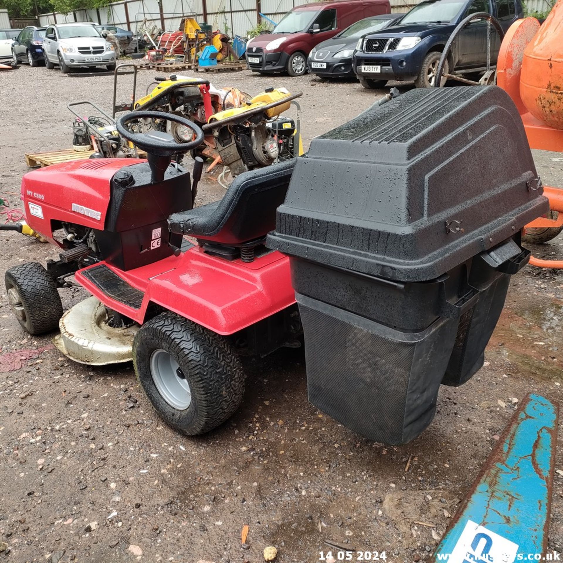 MOTEC MTC300 RIDE ON MOWER - Image 2 of 6