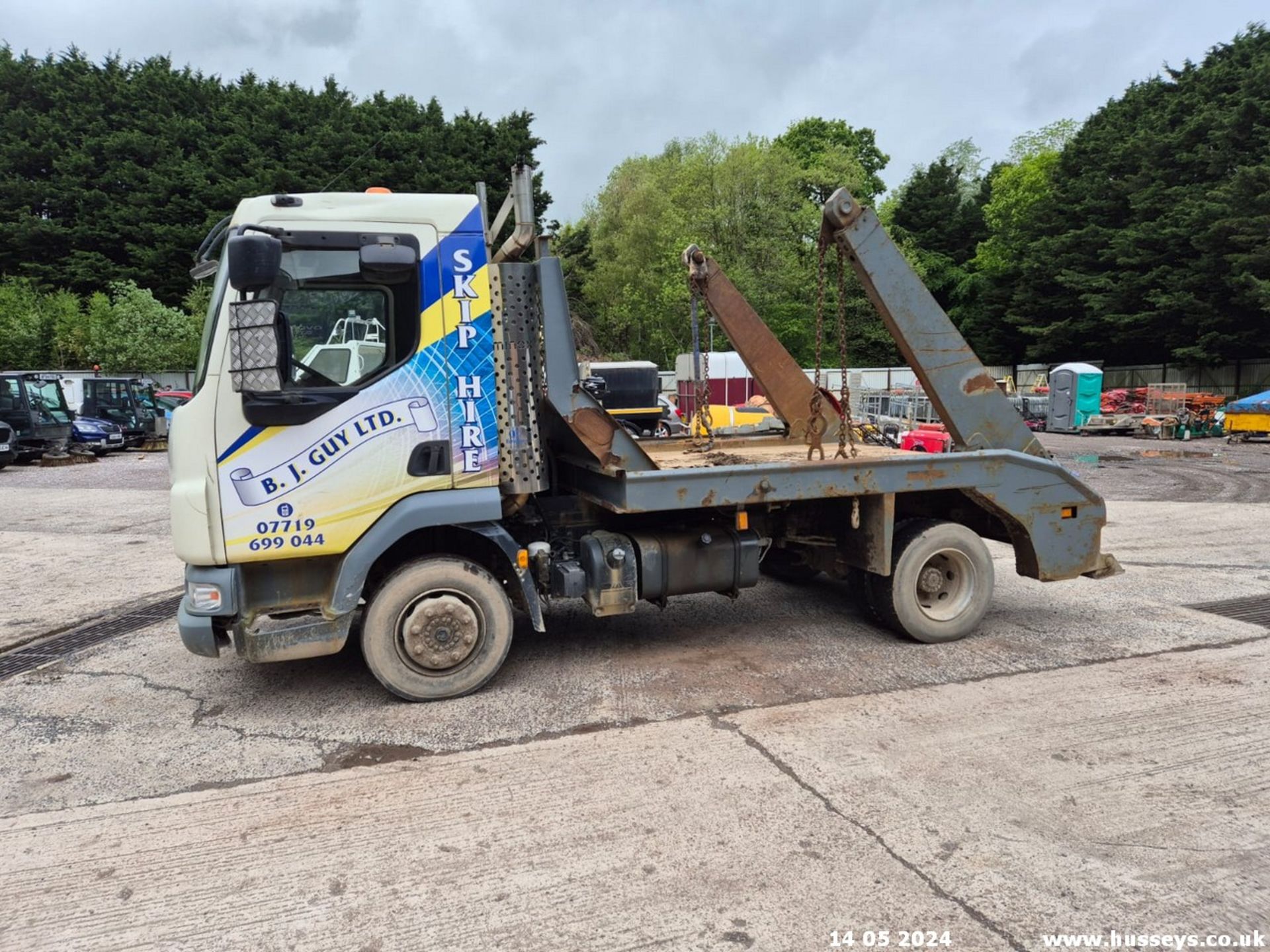 07/56 DAF TRUCKS LF SKIP LORRY - 4500cc 2dr - Image 3 of 10