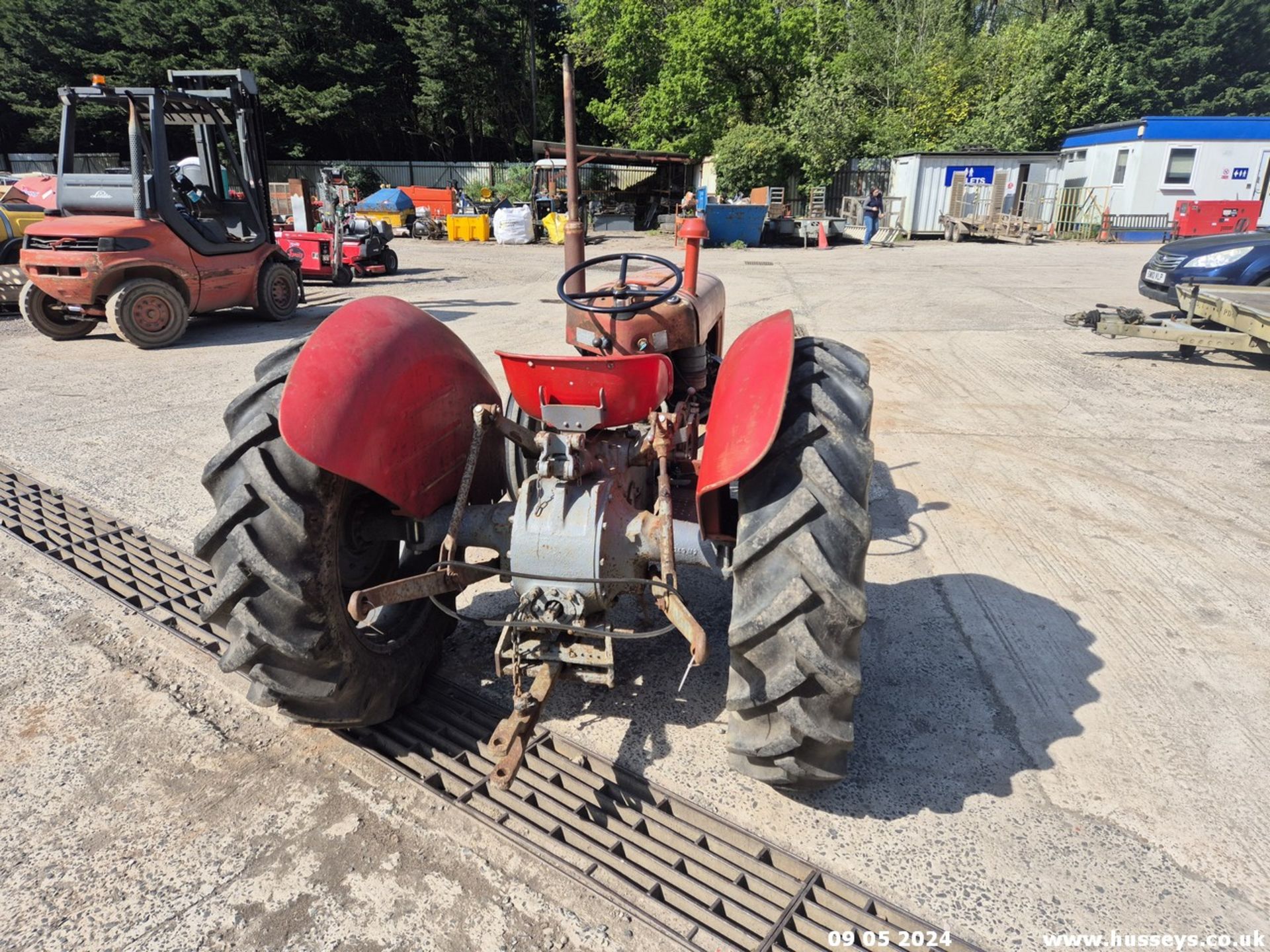 MASSEY FERGUSON 35 3 CYLINDER TRACTOR - Image 6 of 6