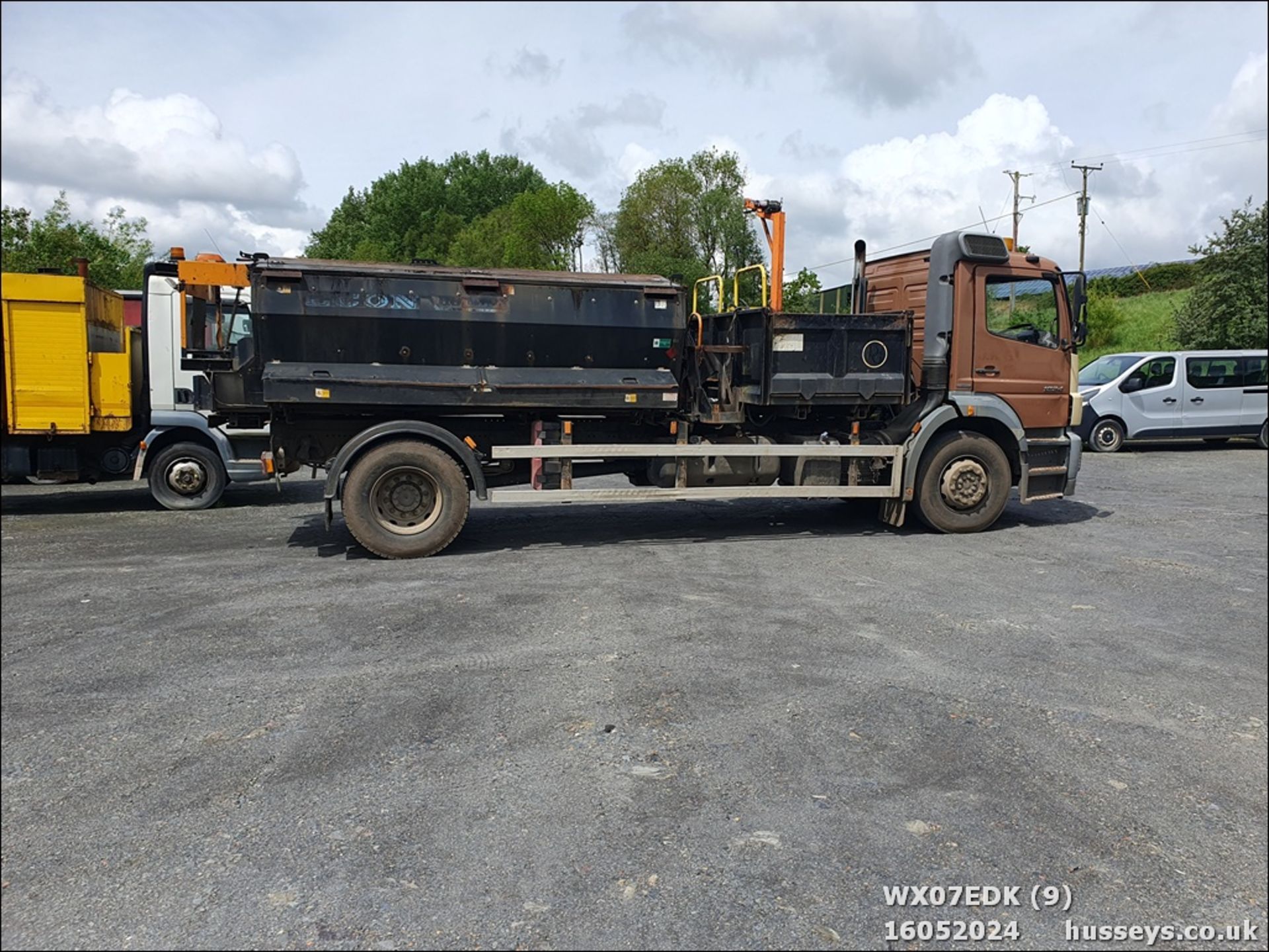 07/07 MERCEDES ATEGO - 6370cc 2dr (Brown/cream) - Image 10 of 54