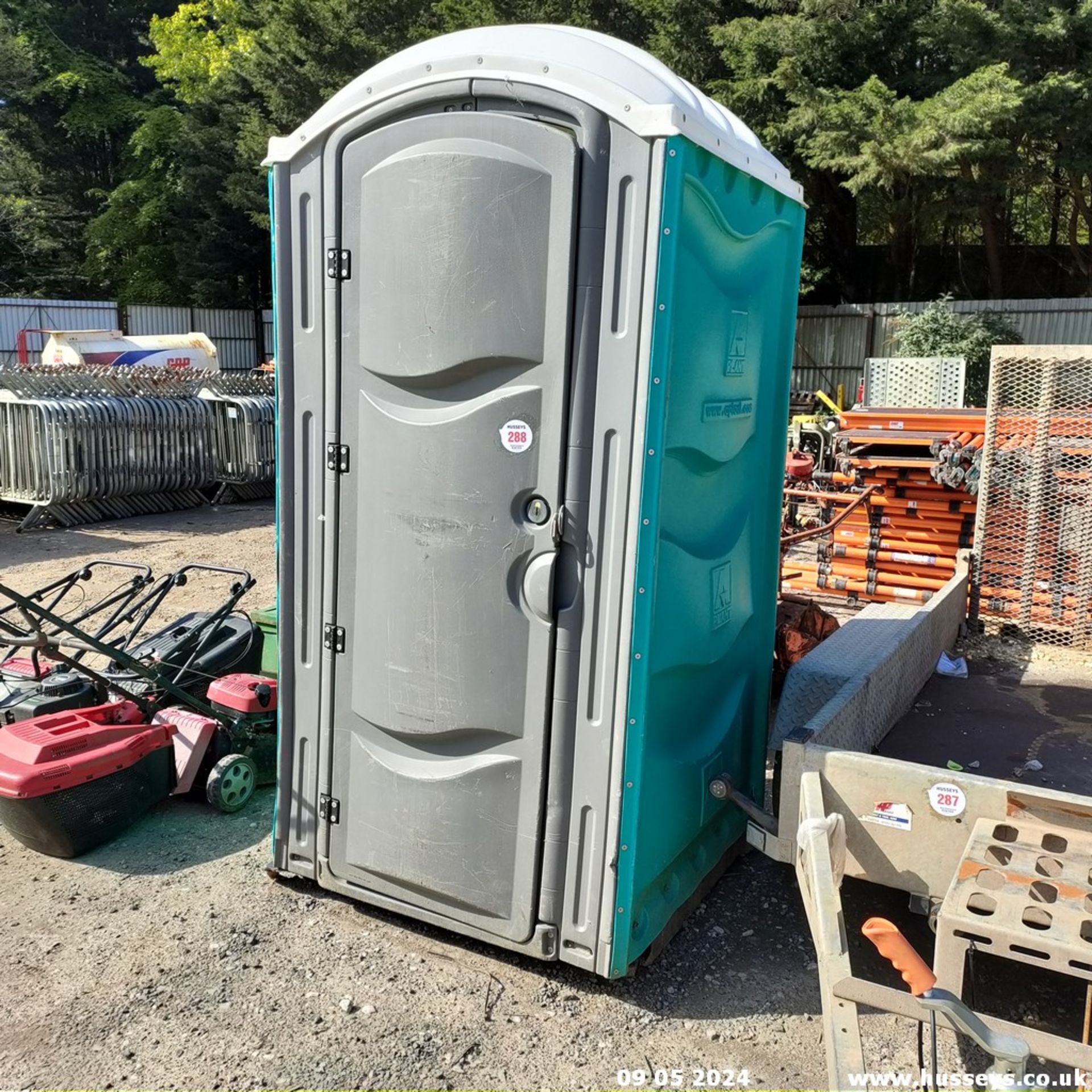 PORTABLE TOILET