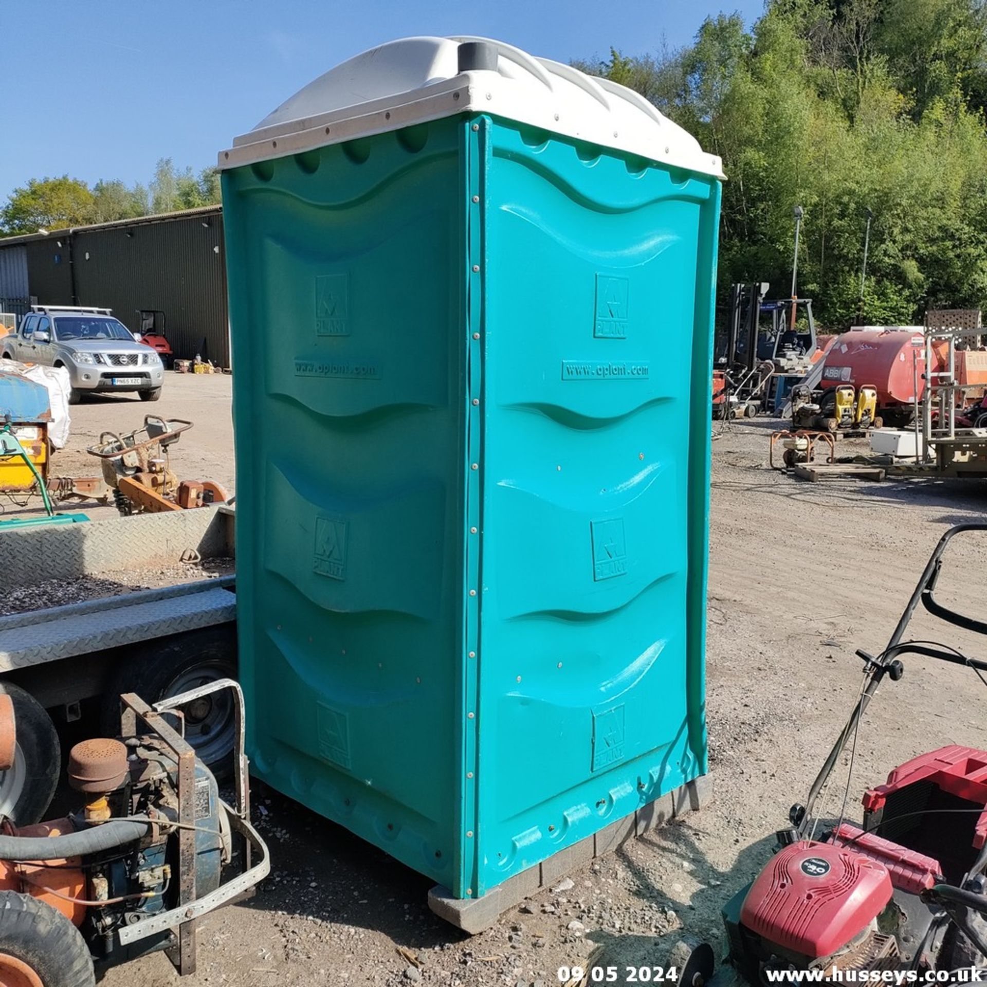 PORTABLE TOILET - Image 2 of 3