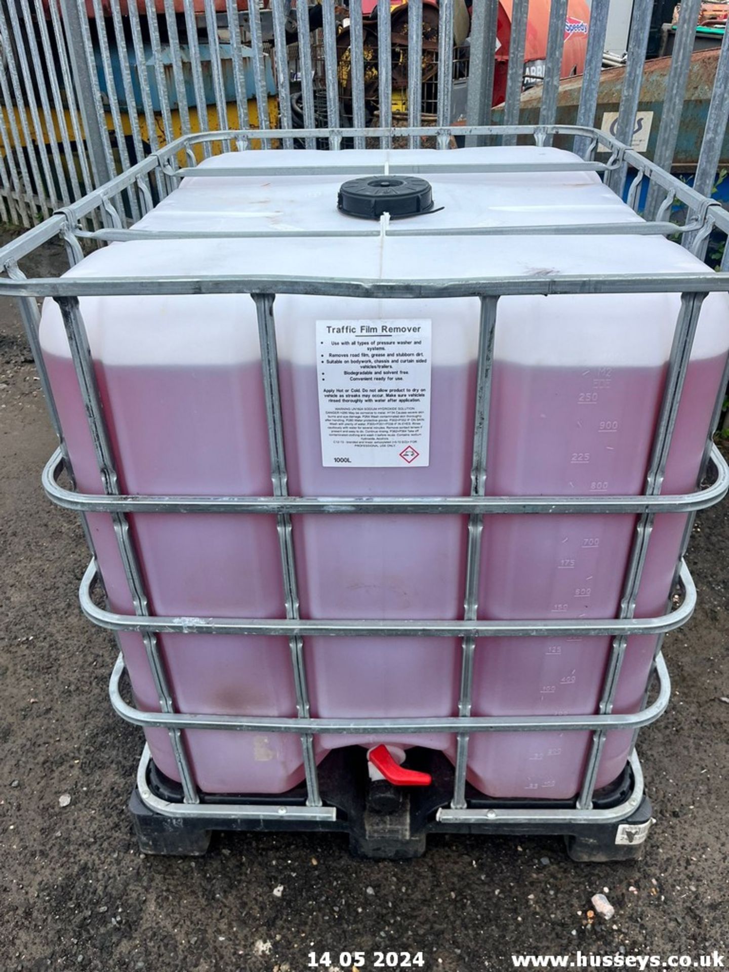 1000 LITRES OF TRAFFIC FILM REMOVER