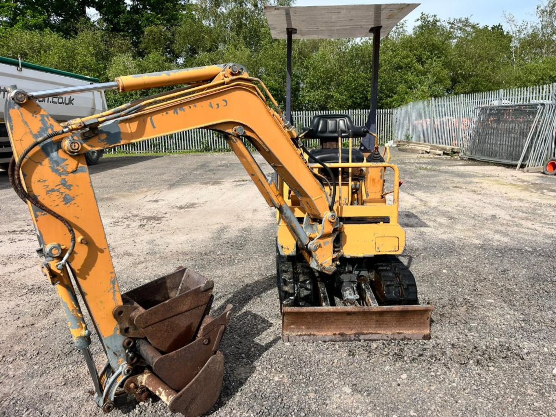 CASE 1.5 TON MINI DIGGER C.W 3 BUCKETS RTD - Image 2 of 12