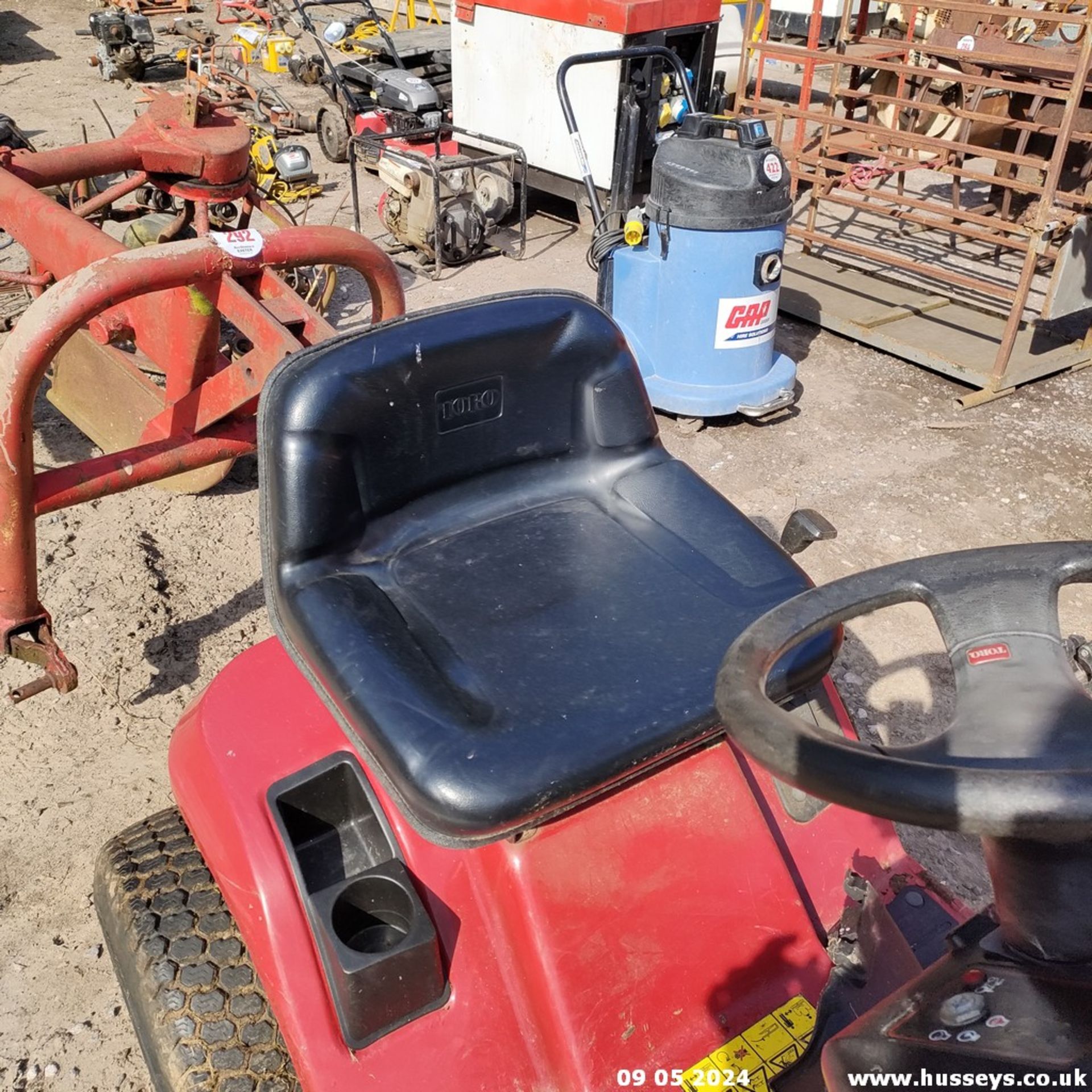 TORO WHEELHORSE RIDE ON MOWER - Image 5 of 6