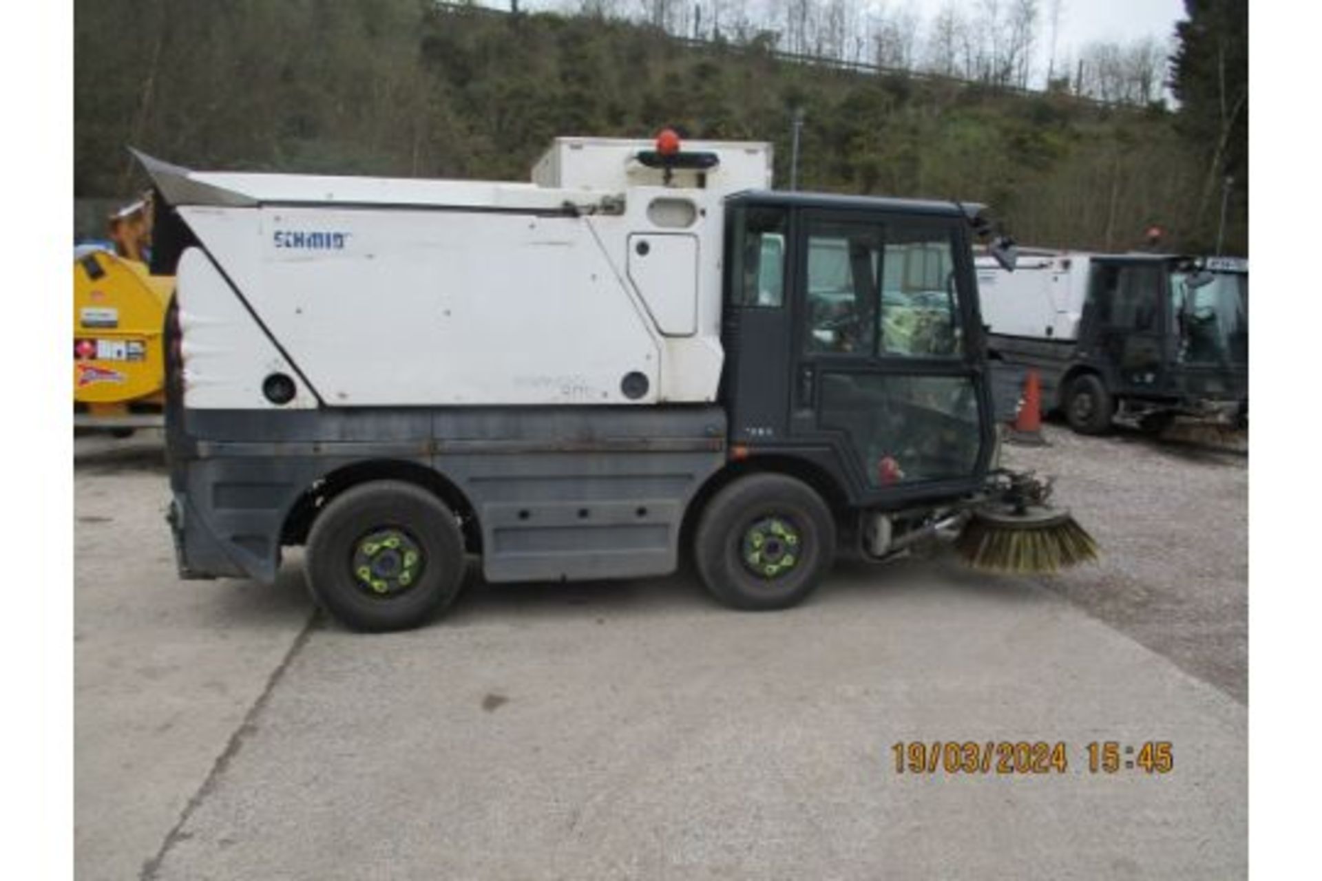 14/64 SCHMIDT SWEEPER - 2800cc (White) - Image 4 of 8