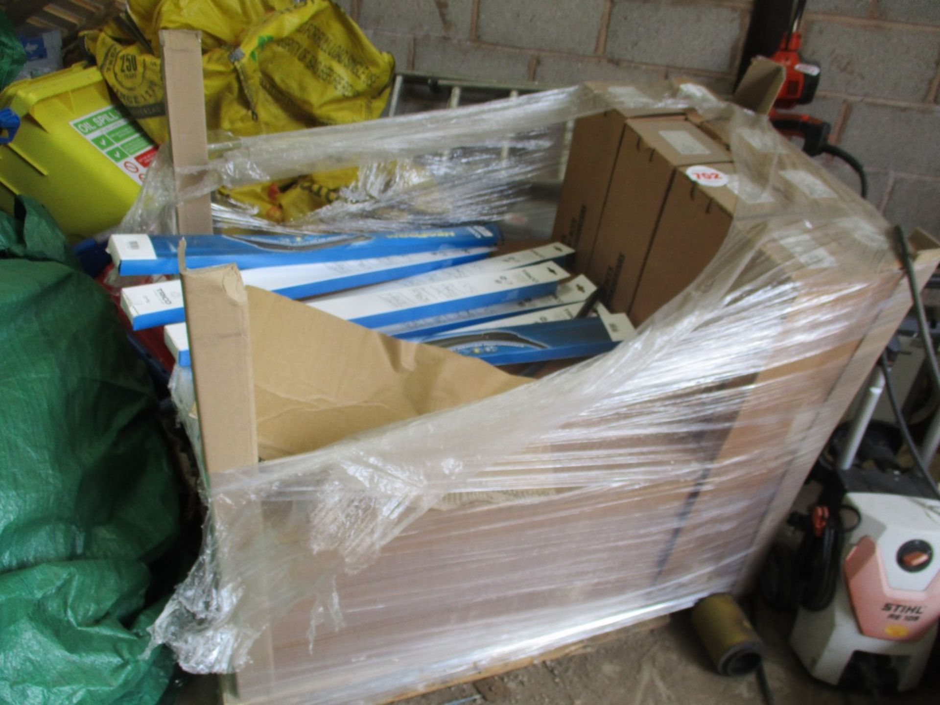 PALLET OF WIPER BLADES 30"